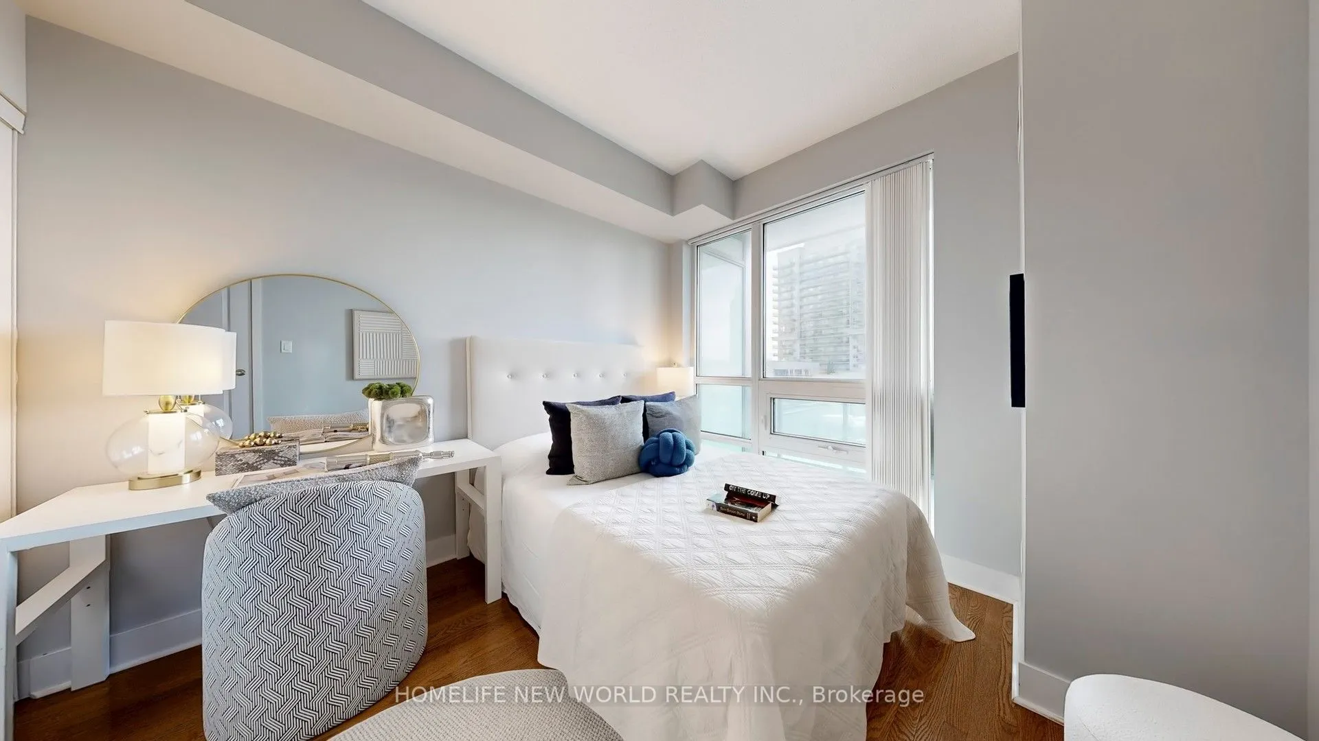 26 Norton Avenue, #401