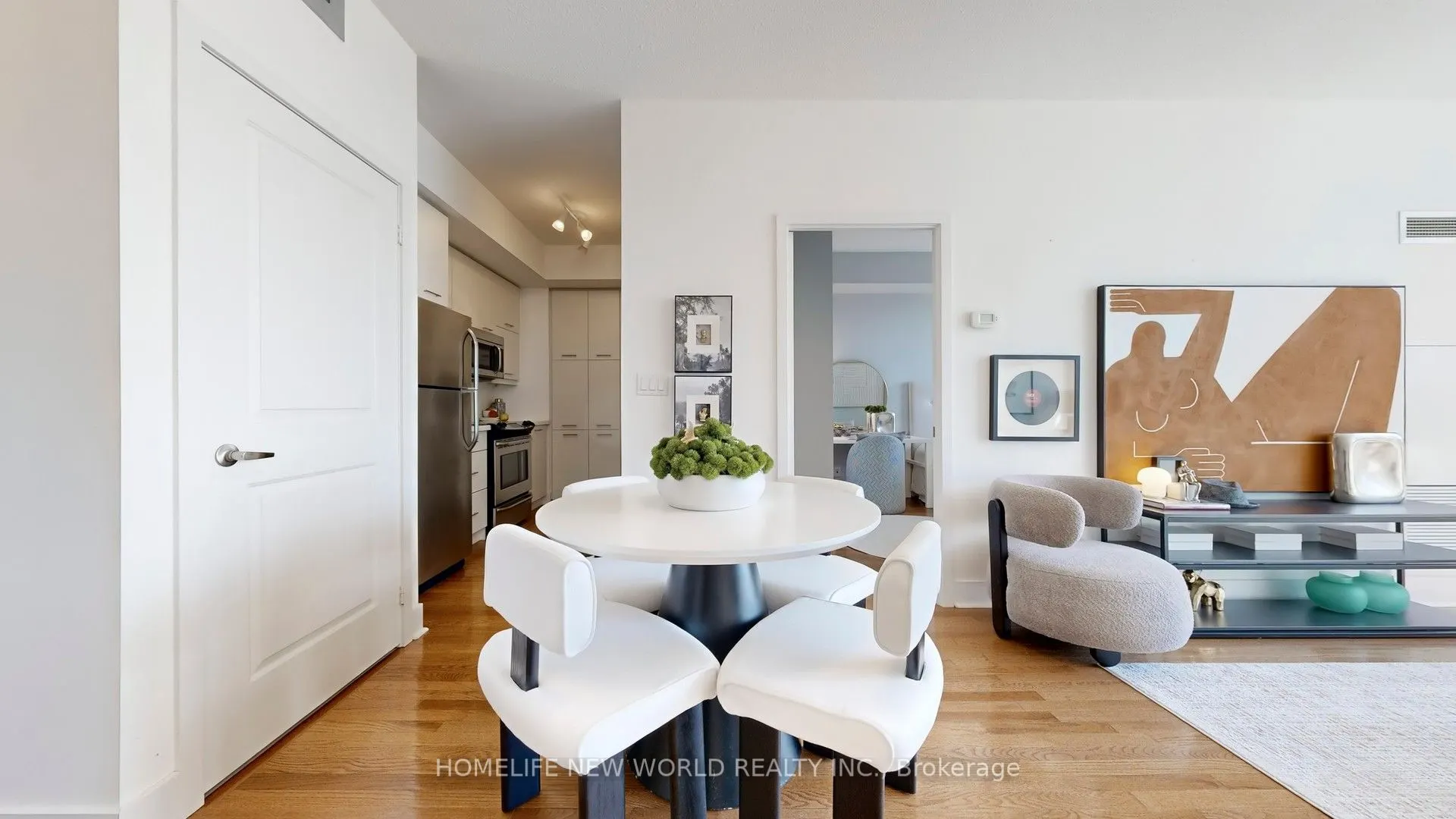 26 Norton Avenue, #401