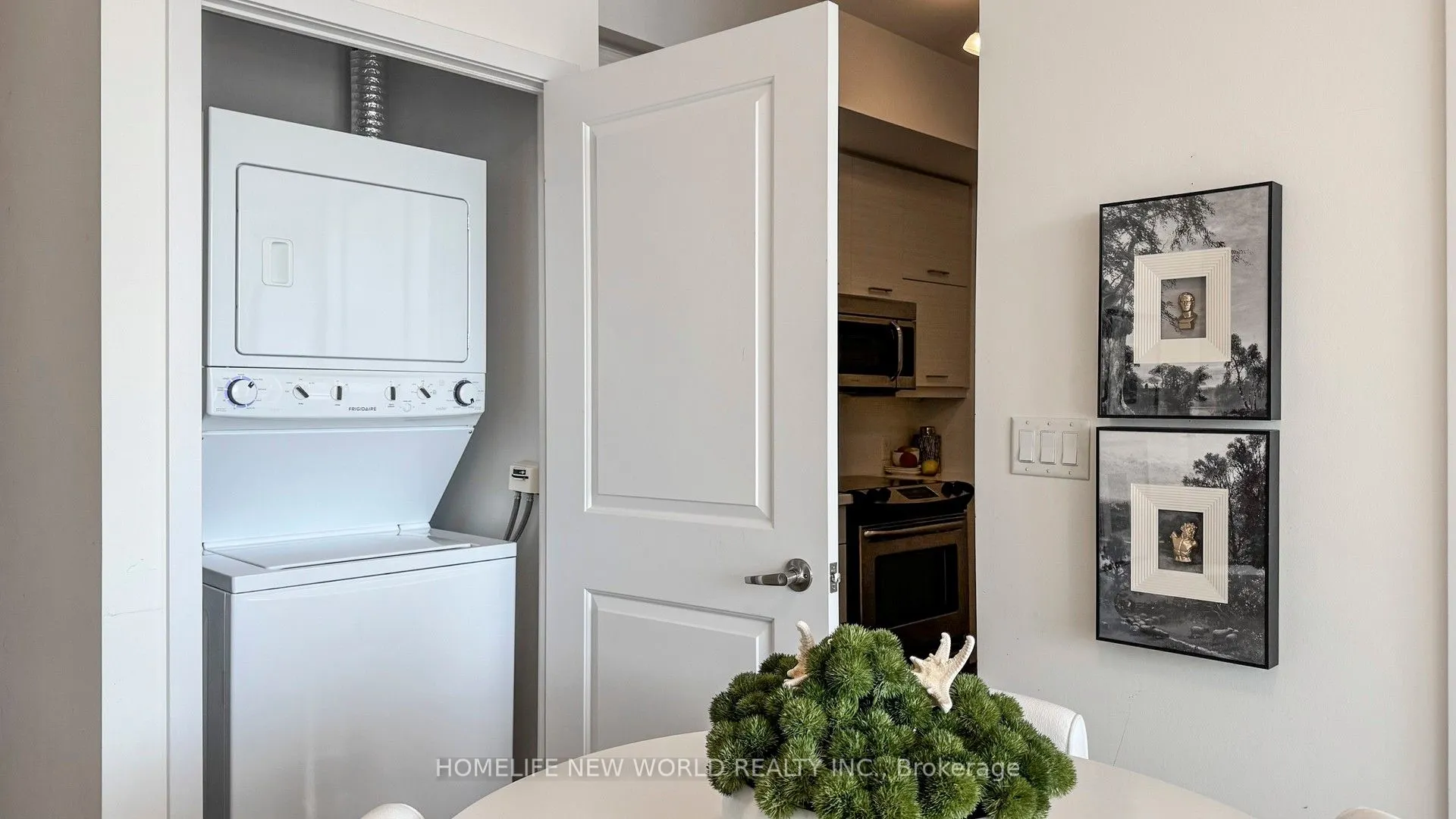 26 Norton Avenue, #401