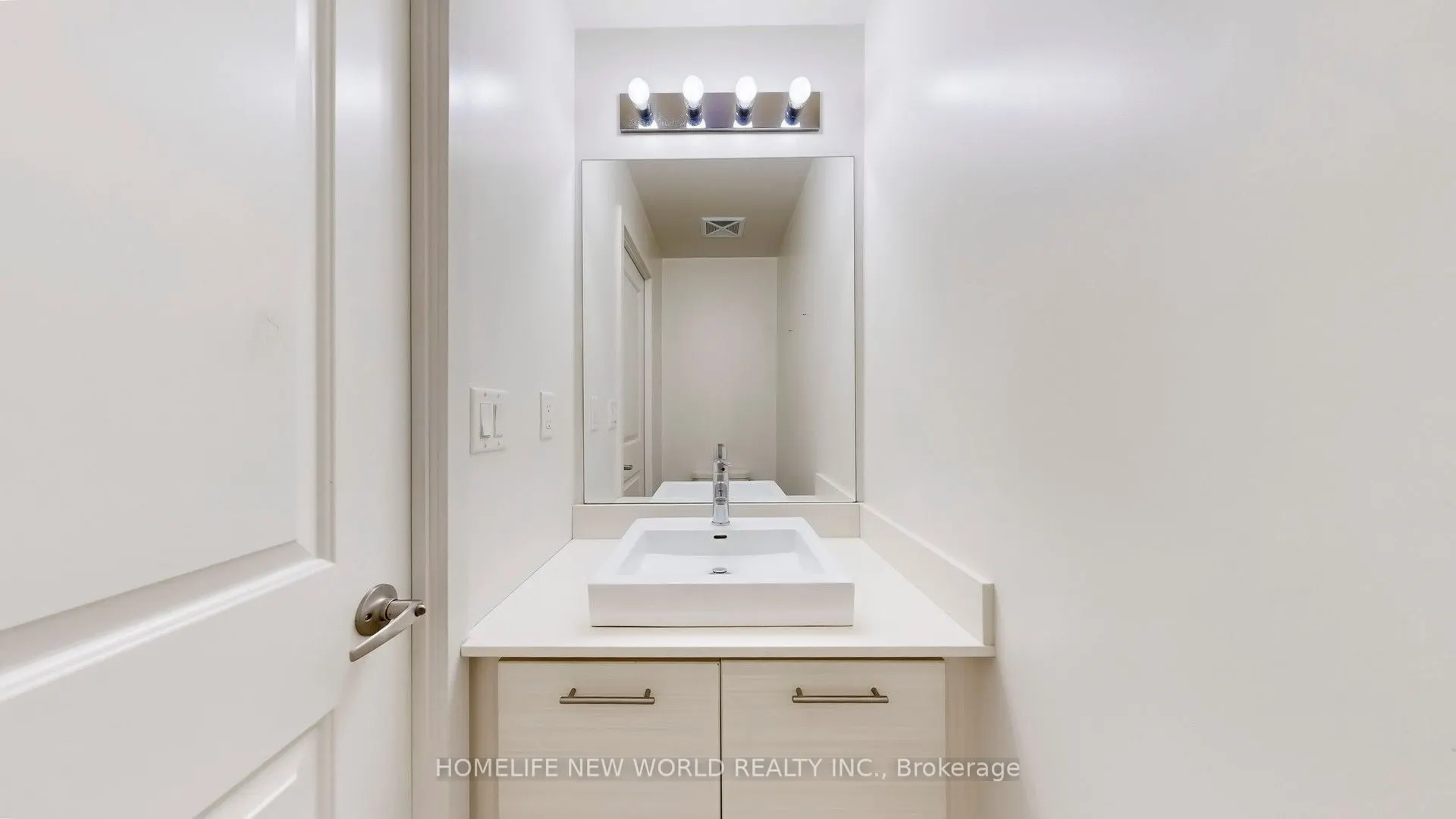 26 Norton Avenue, #401