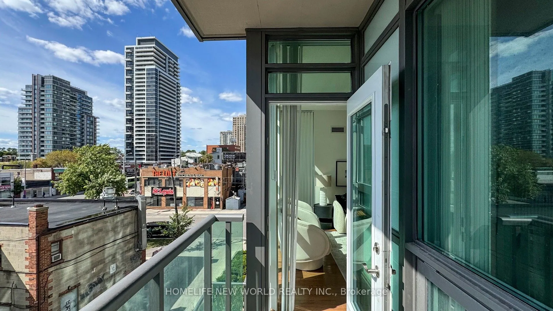 26 Norton Avenue, #401