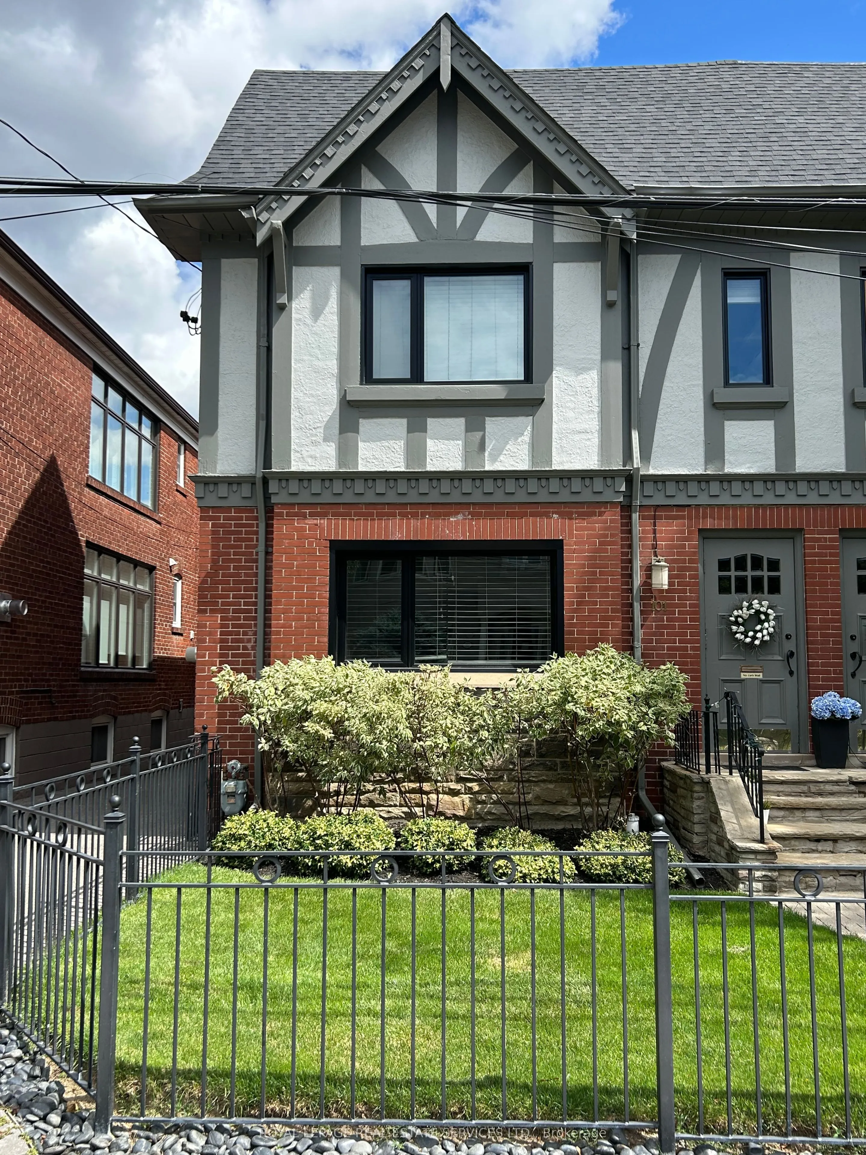 101 Braemar Avenue, #1