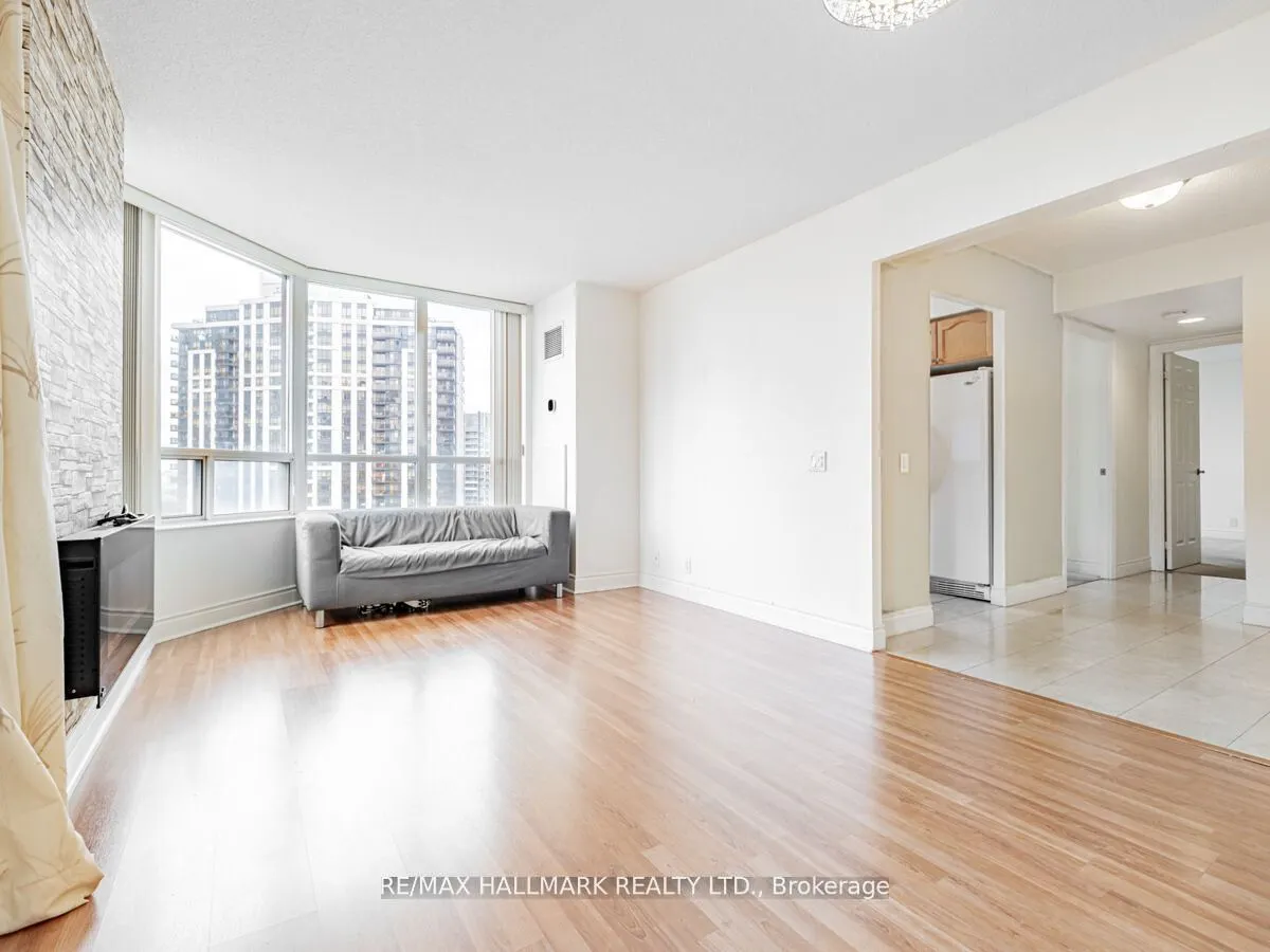 80 Harrison Garden Boulevard, #927