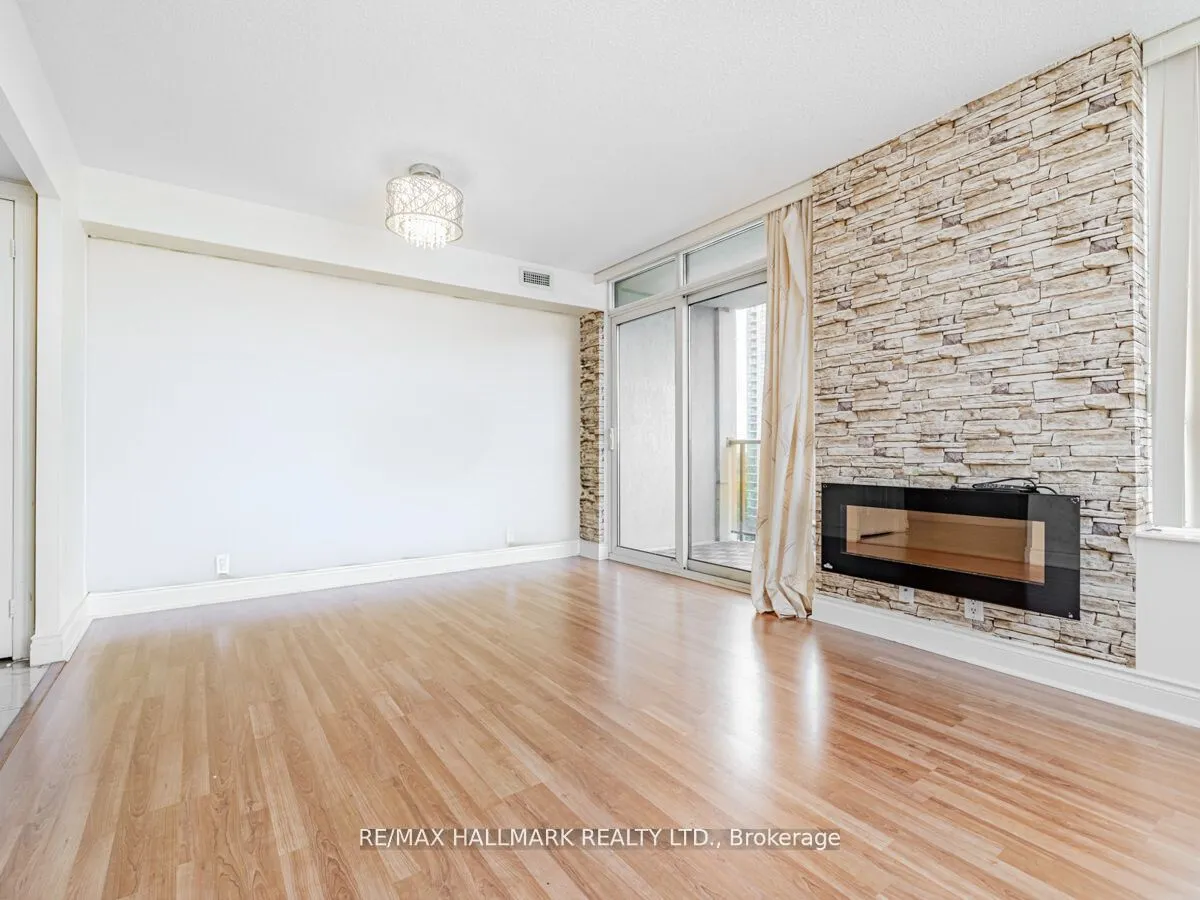 80 Harrison Garden Boulevard, #927