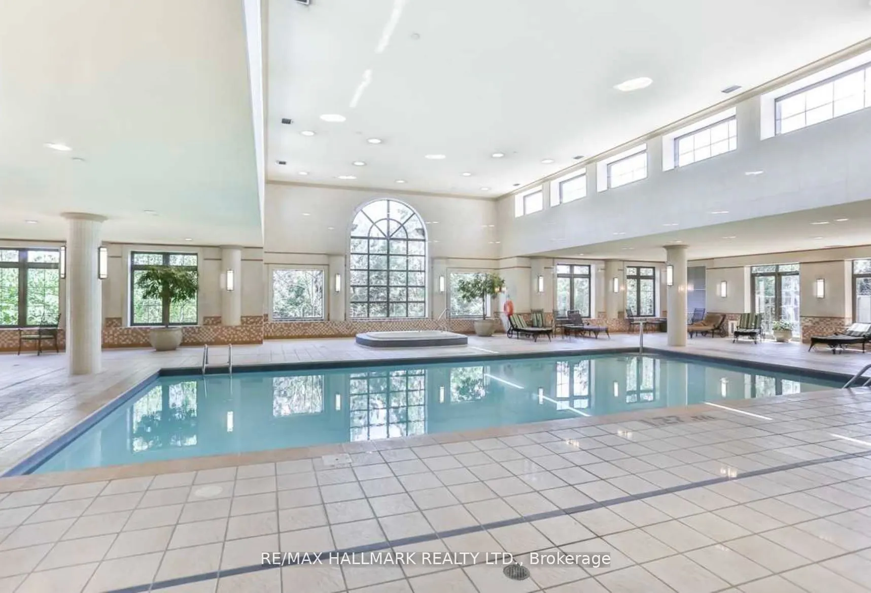 80 Harrison Garden Boulevard, #927