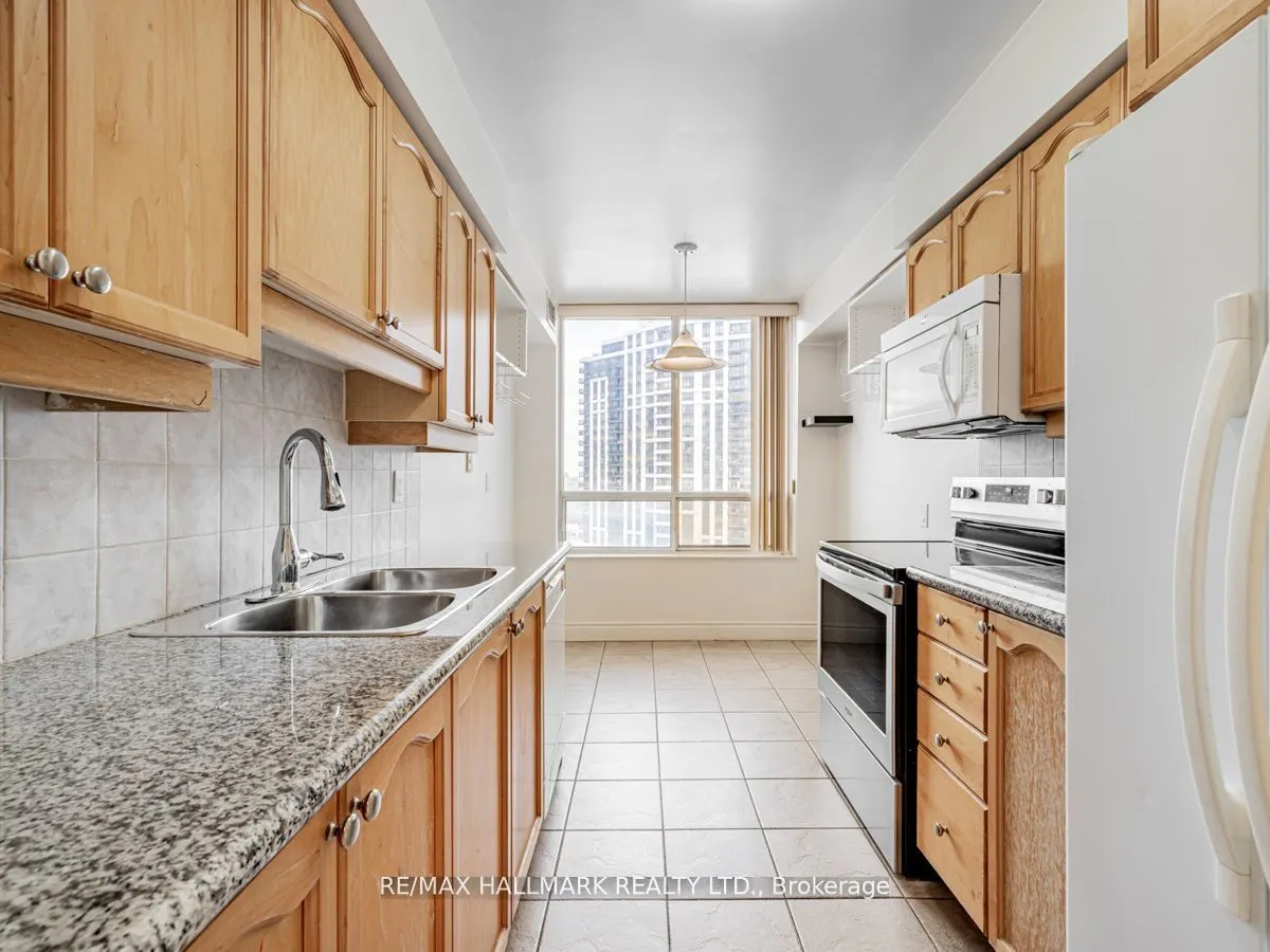 80 Harrison Garden Boulevard, #927