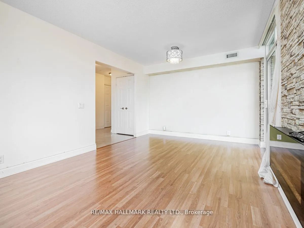 80 Harrison Garden Boulevard, #927