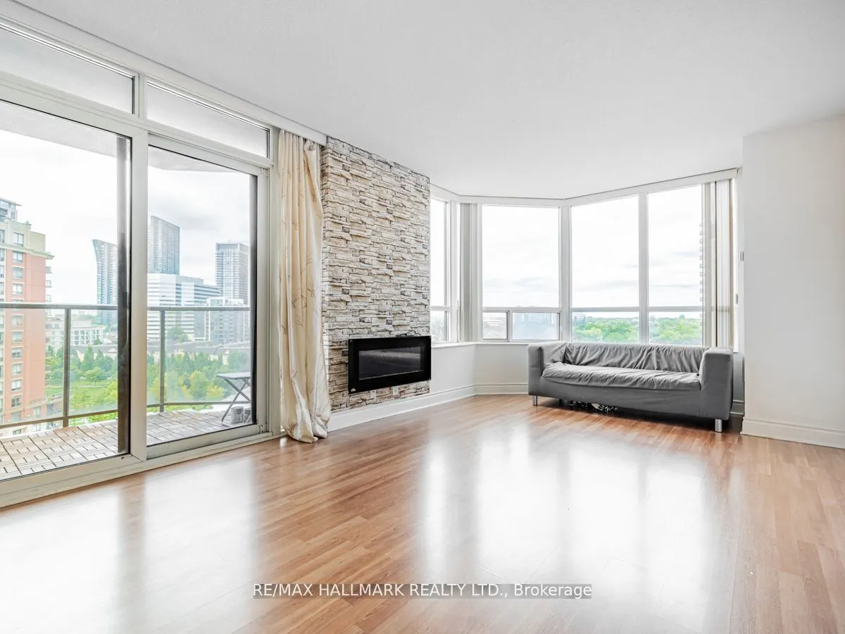 80 Harrison Garden Boulevard, #927