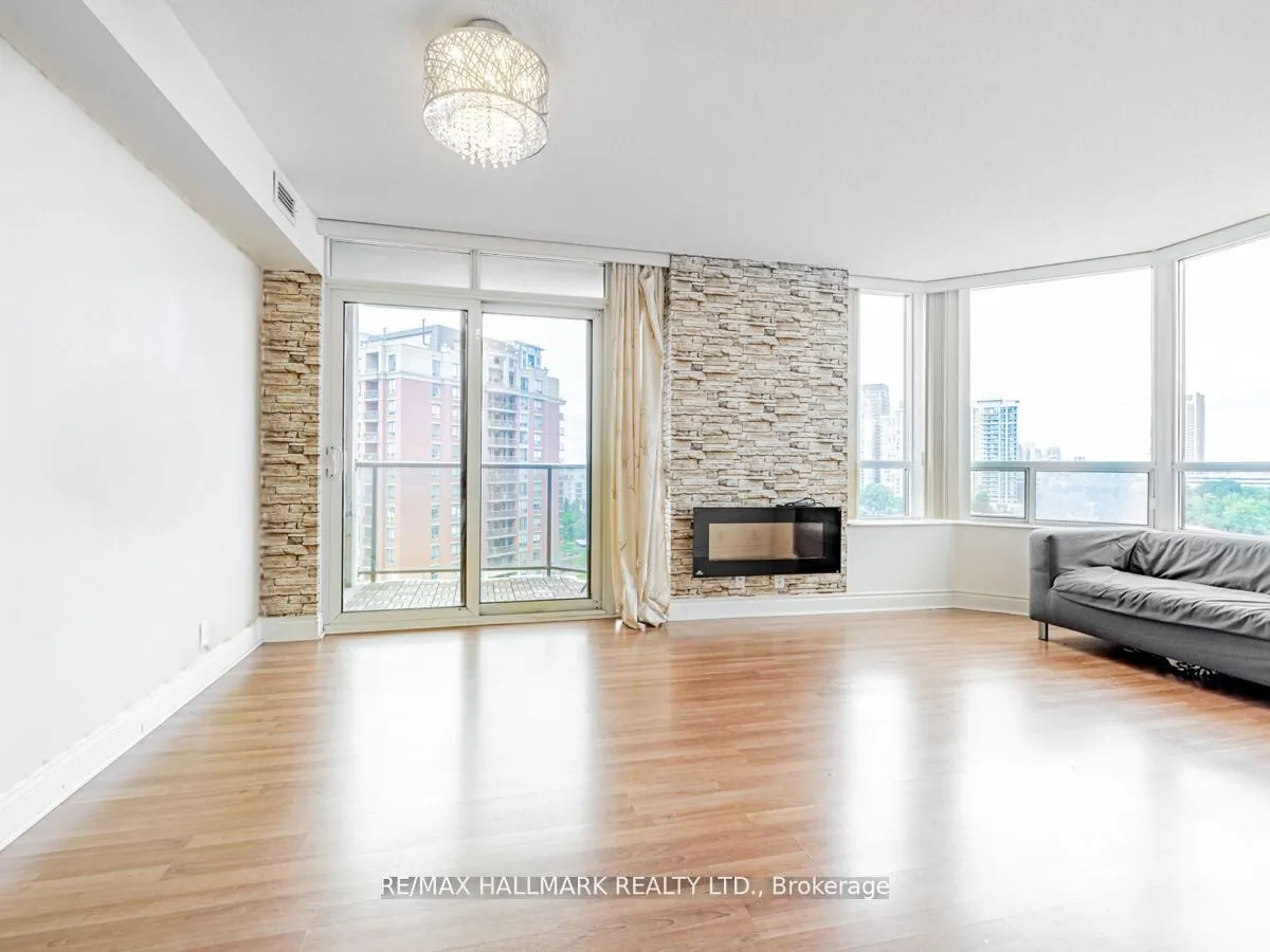 80 Harrison Garden Boulevard, #927