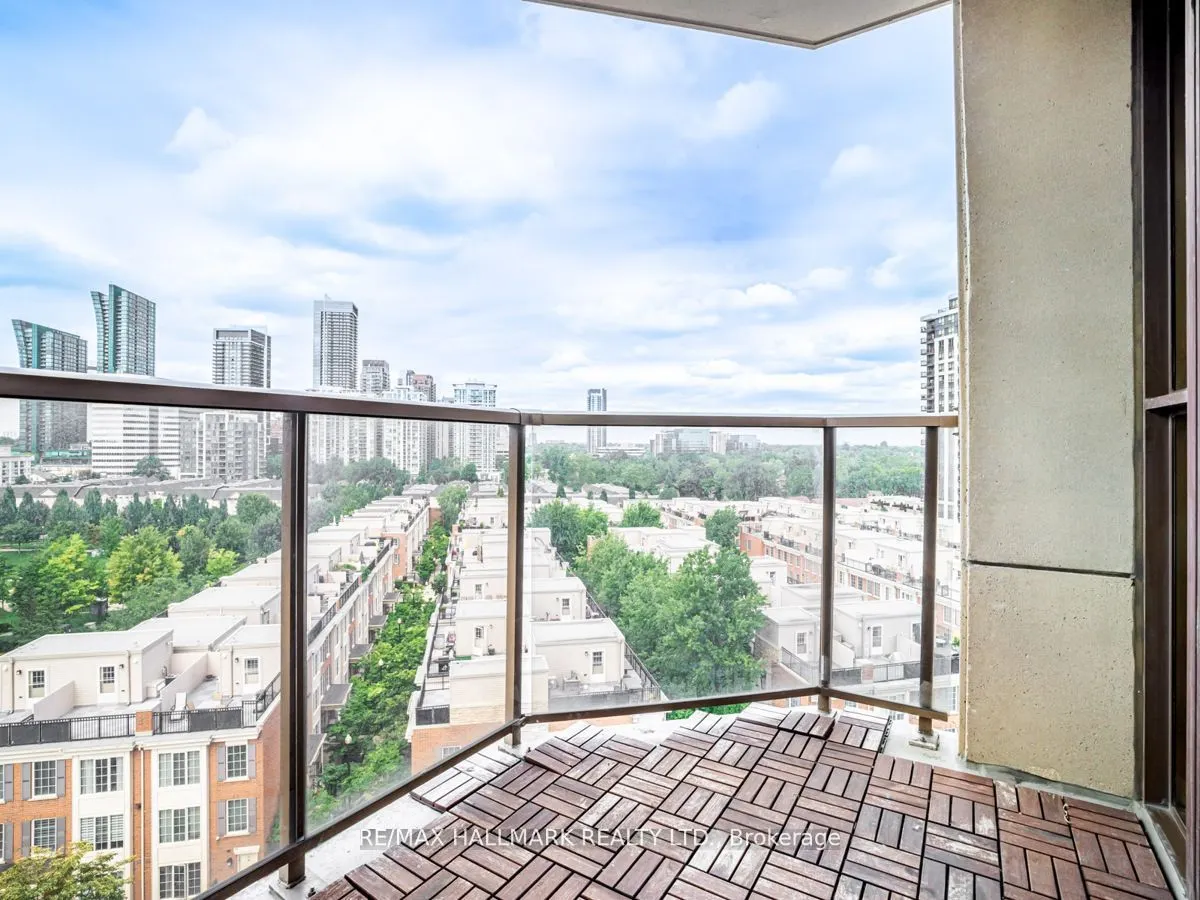 80 Harrison Garden Boulevard, #927