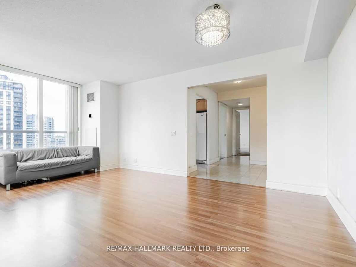 80 Harrison Garden Boulevard, #927