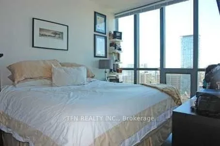 110 Charles Street E, #2807