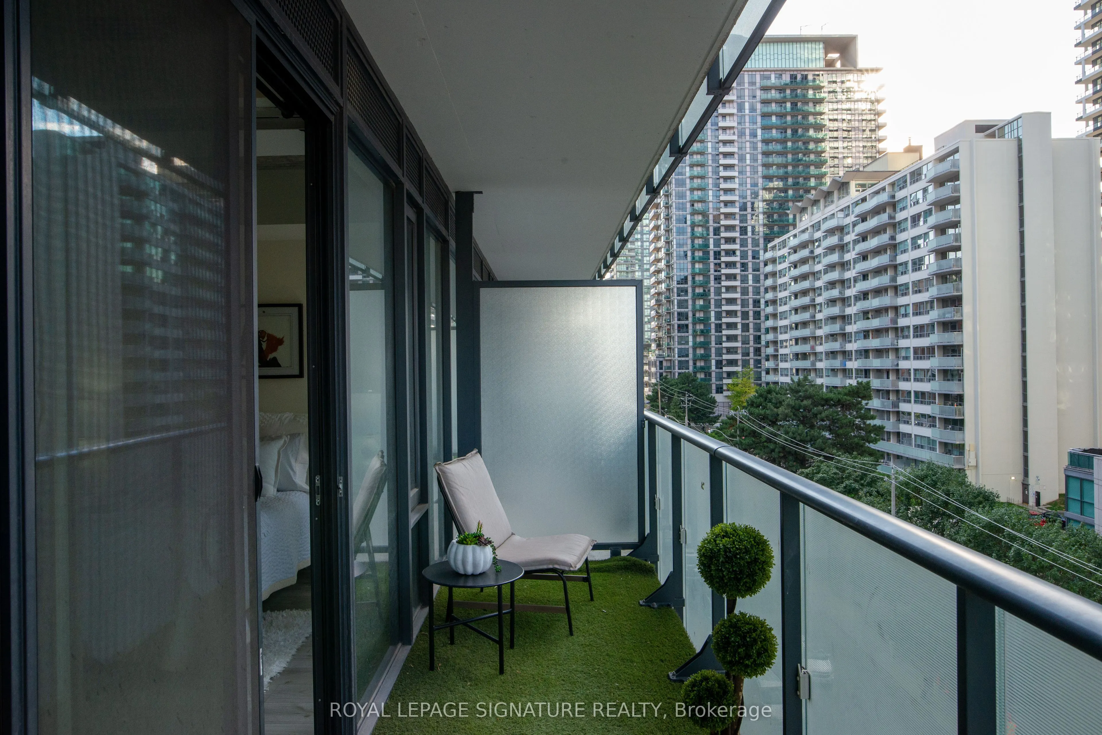 161 Roehampton Avenue, #605