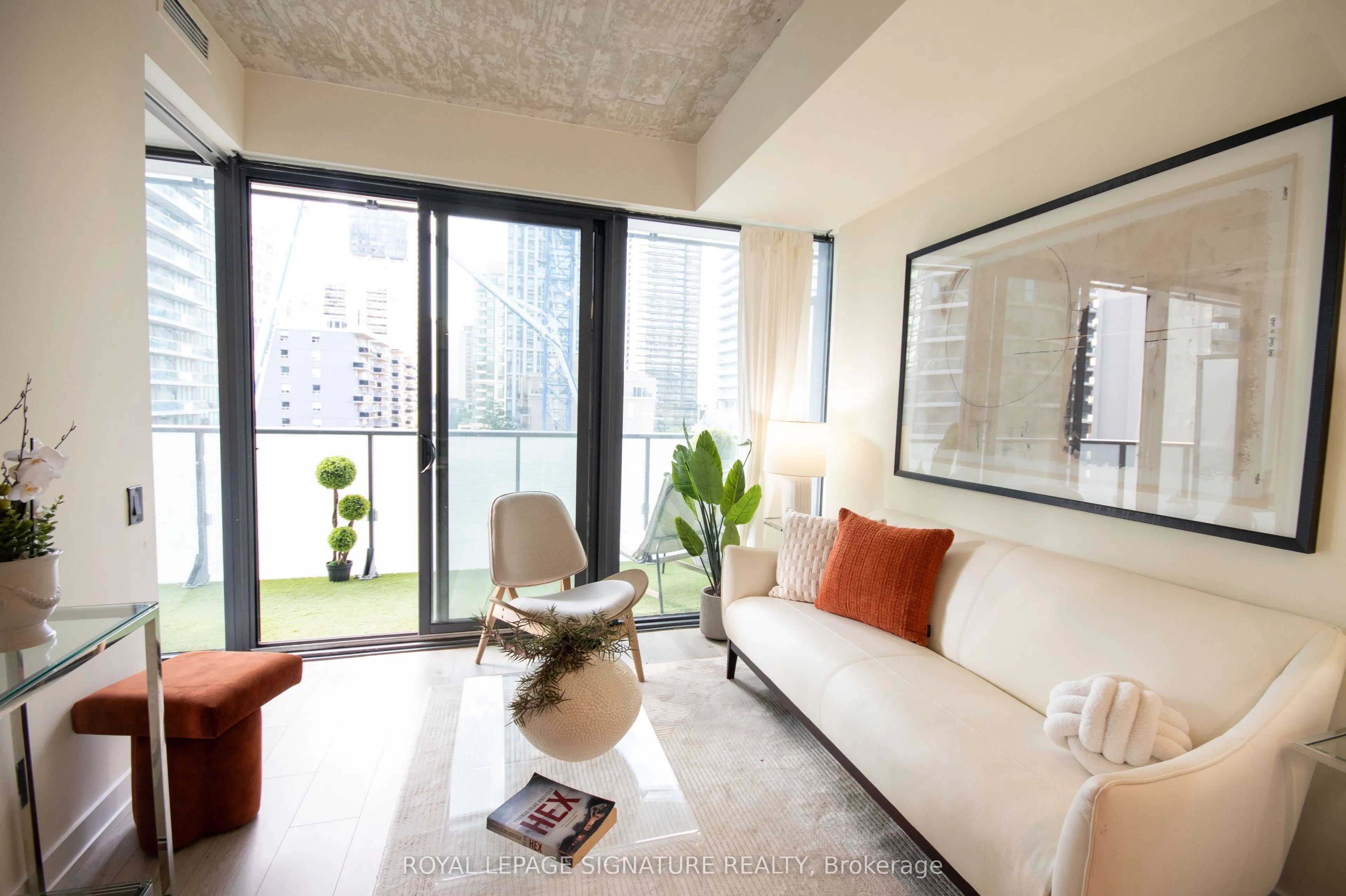 161 Roehampton Avenue, #605