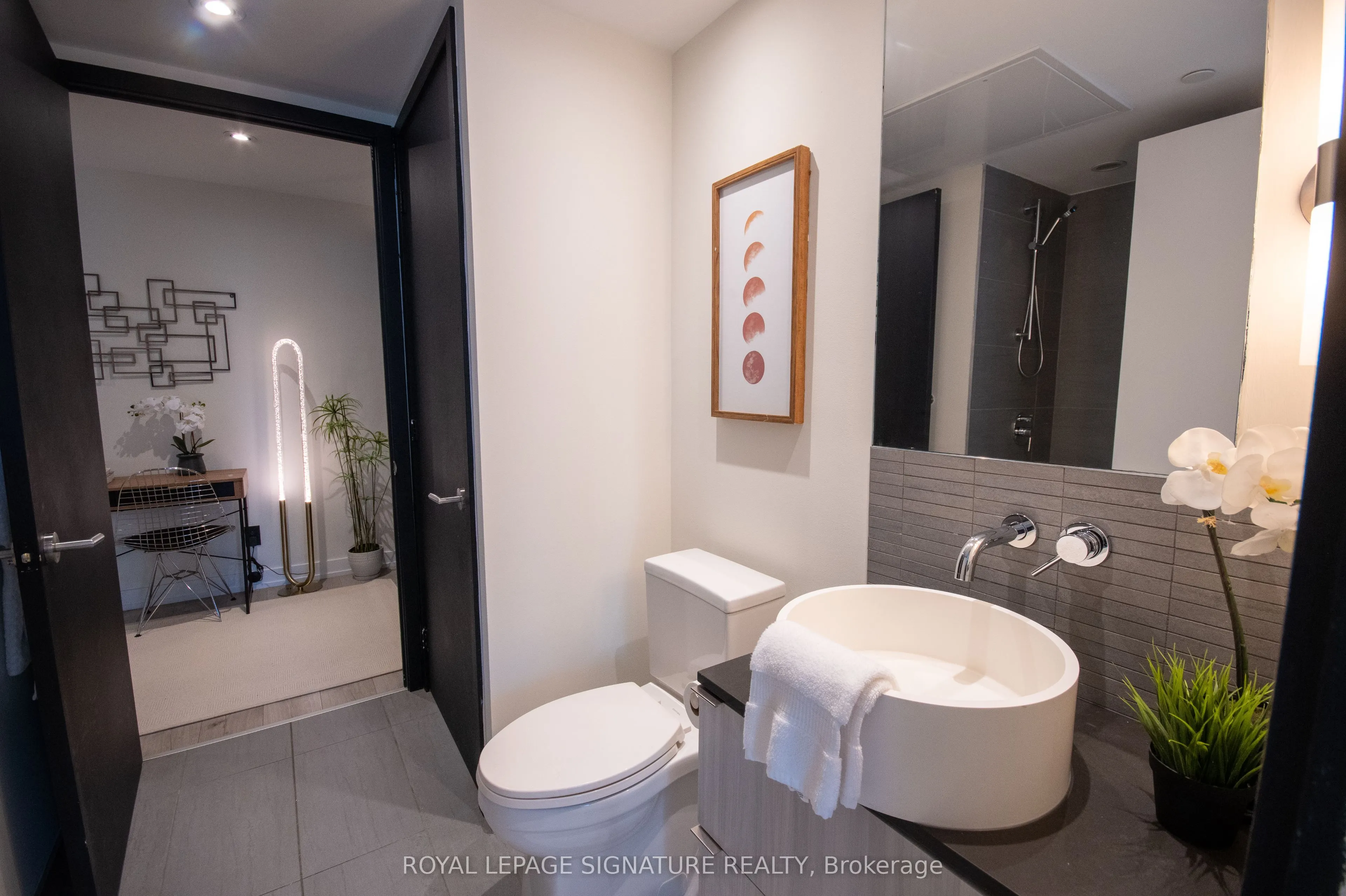 161 Roehampton Avenue, #605