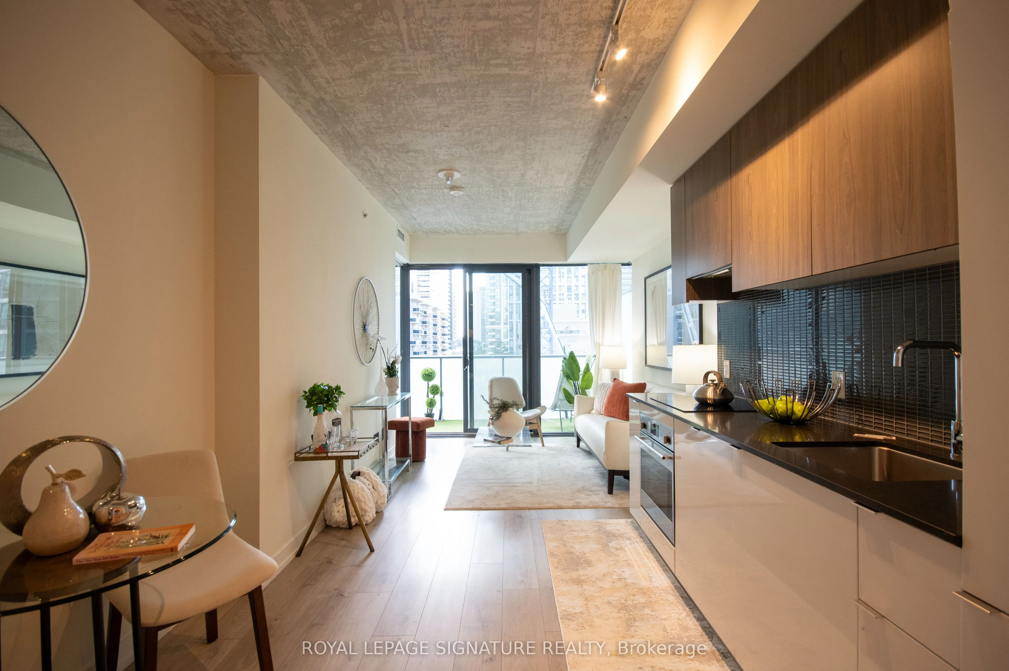 161 Roehampton Avenue, #605