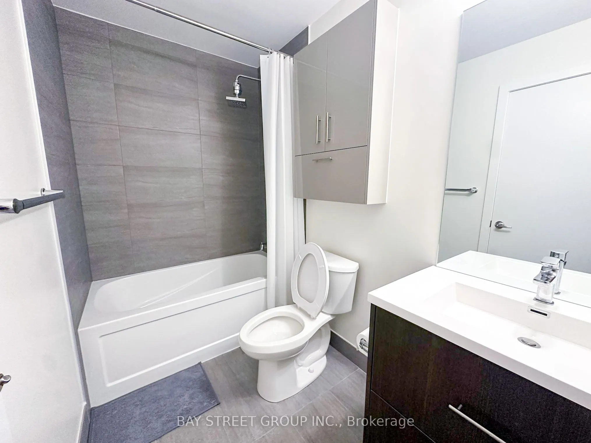 188 Farview Mall Drive, #2711