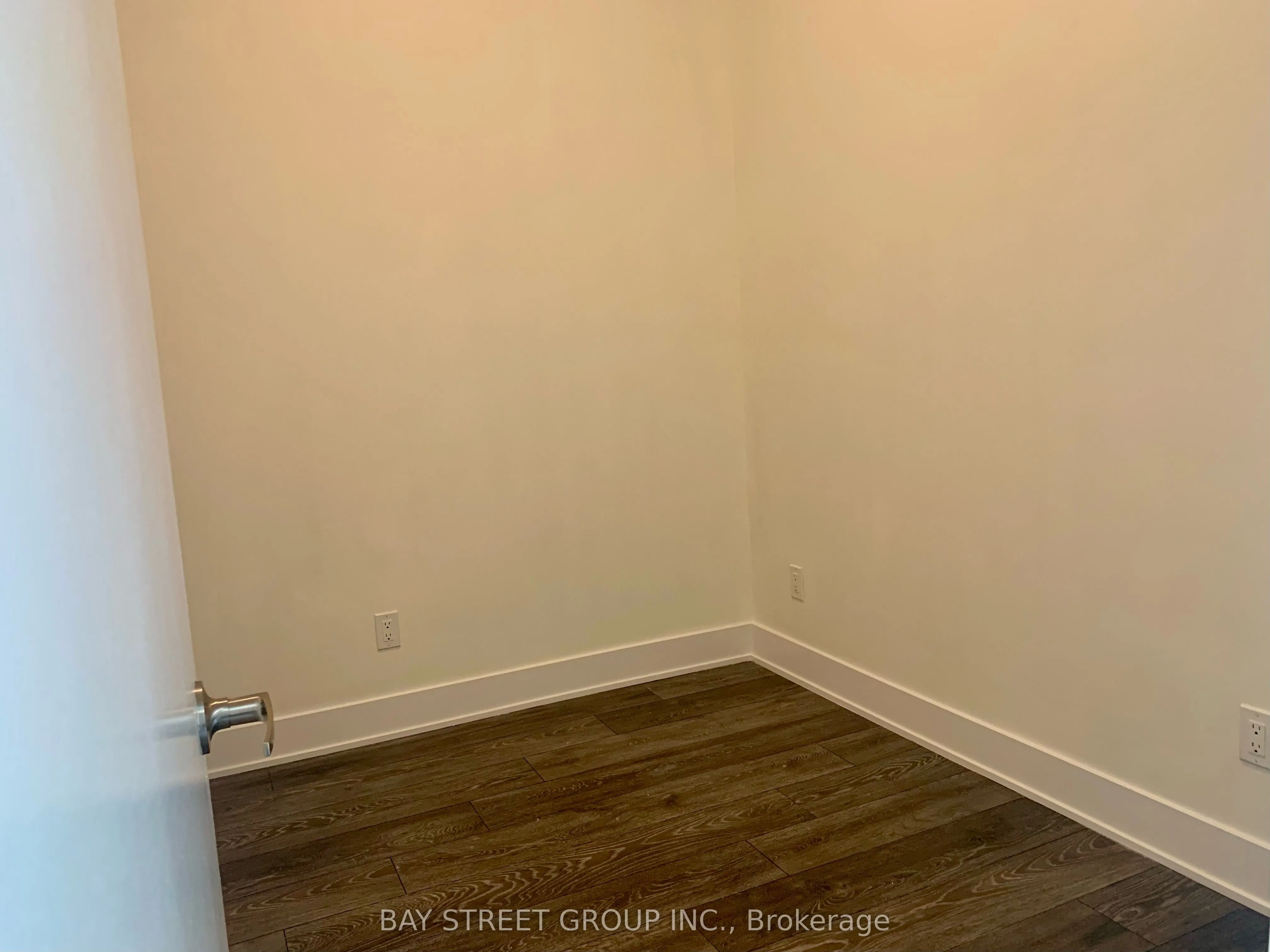 188 Farview Mall Drive, #2711