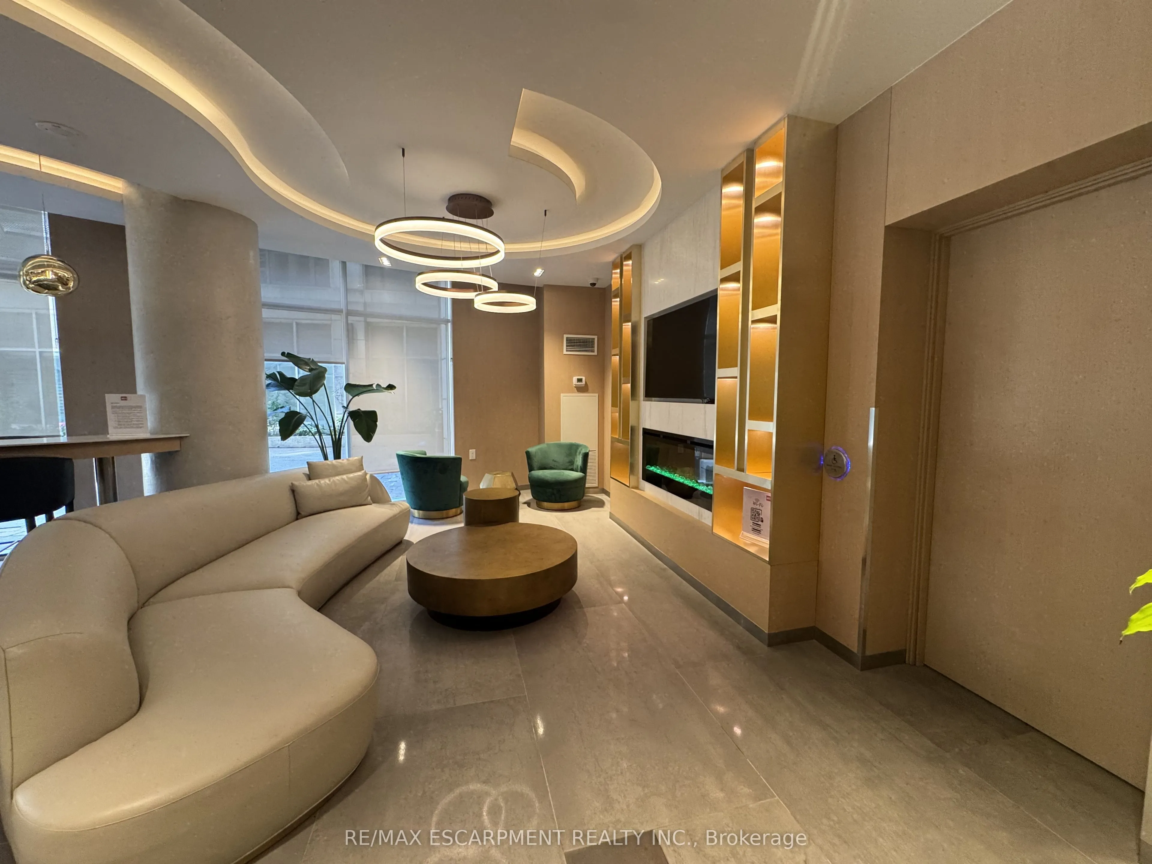 21 Carlton Street, #3005
