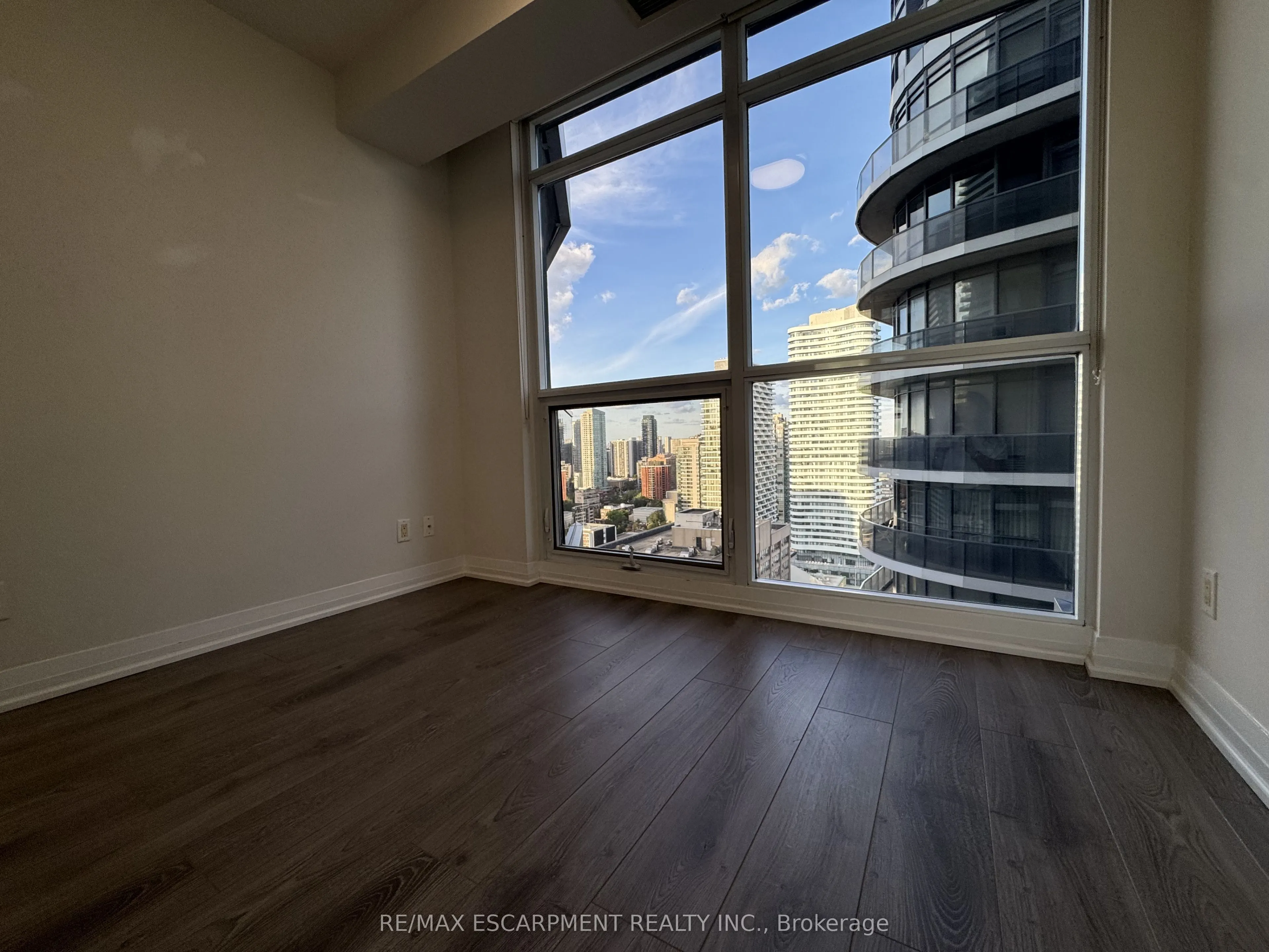 21 Carlton Street, #3005