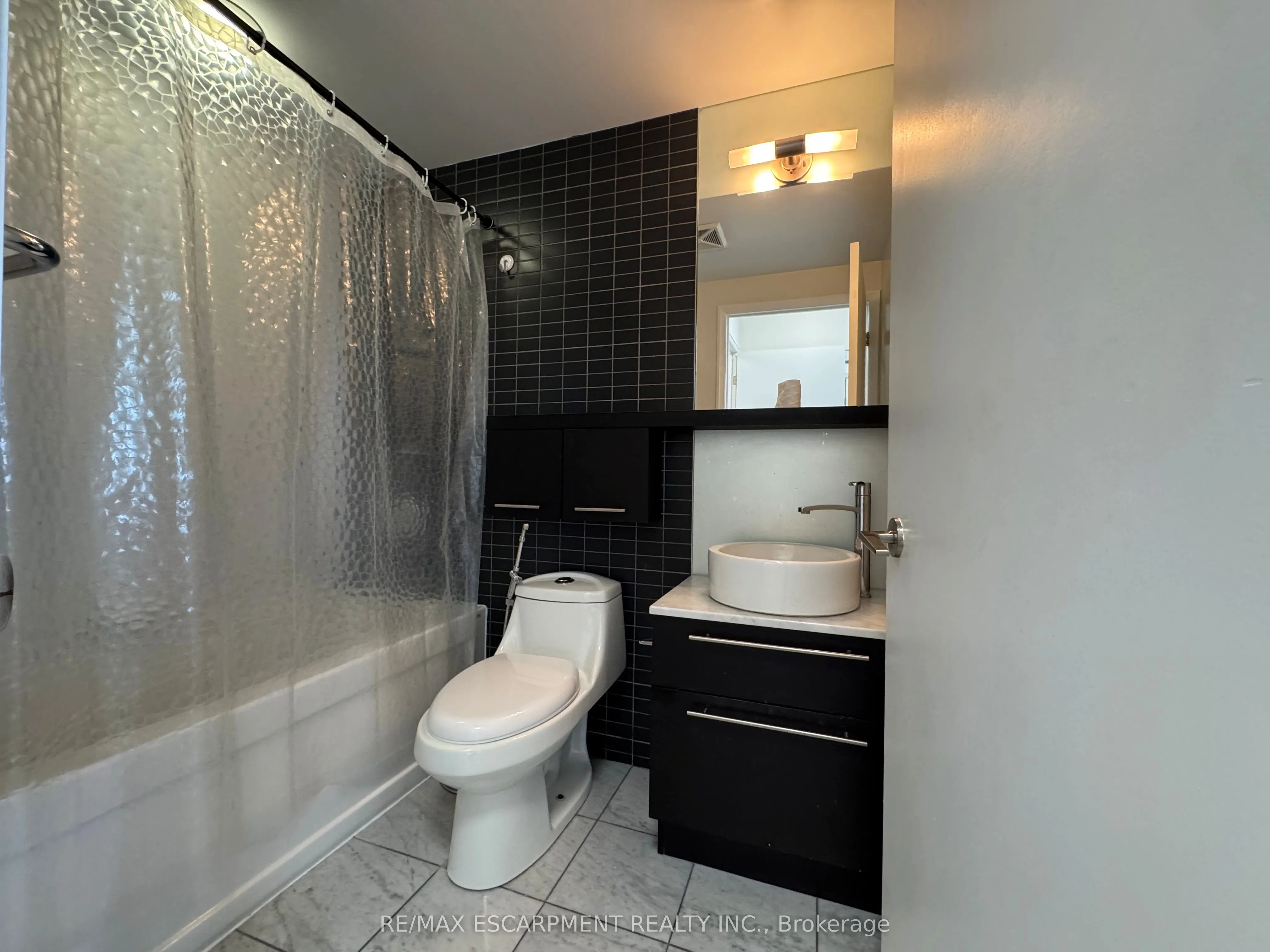 21 Carlton Street, #3005