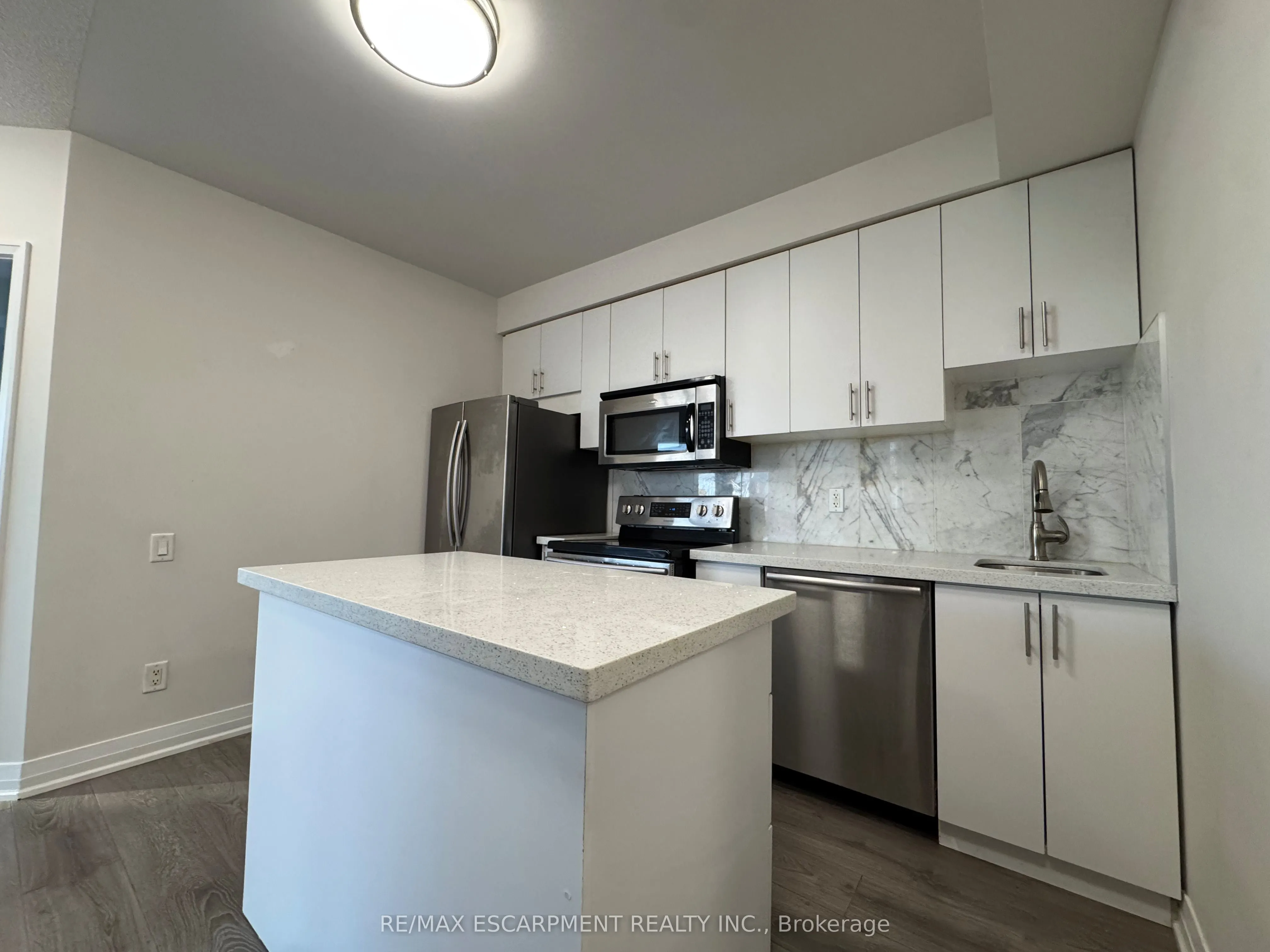 21 Carlton Street, #3005