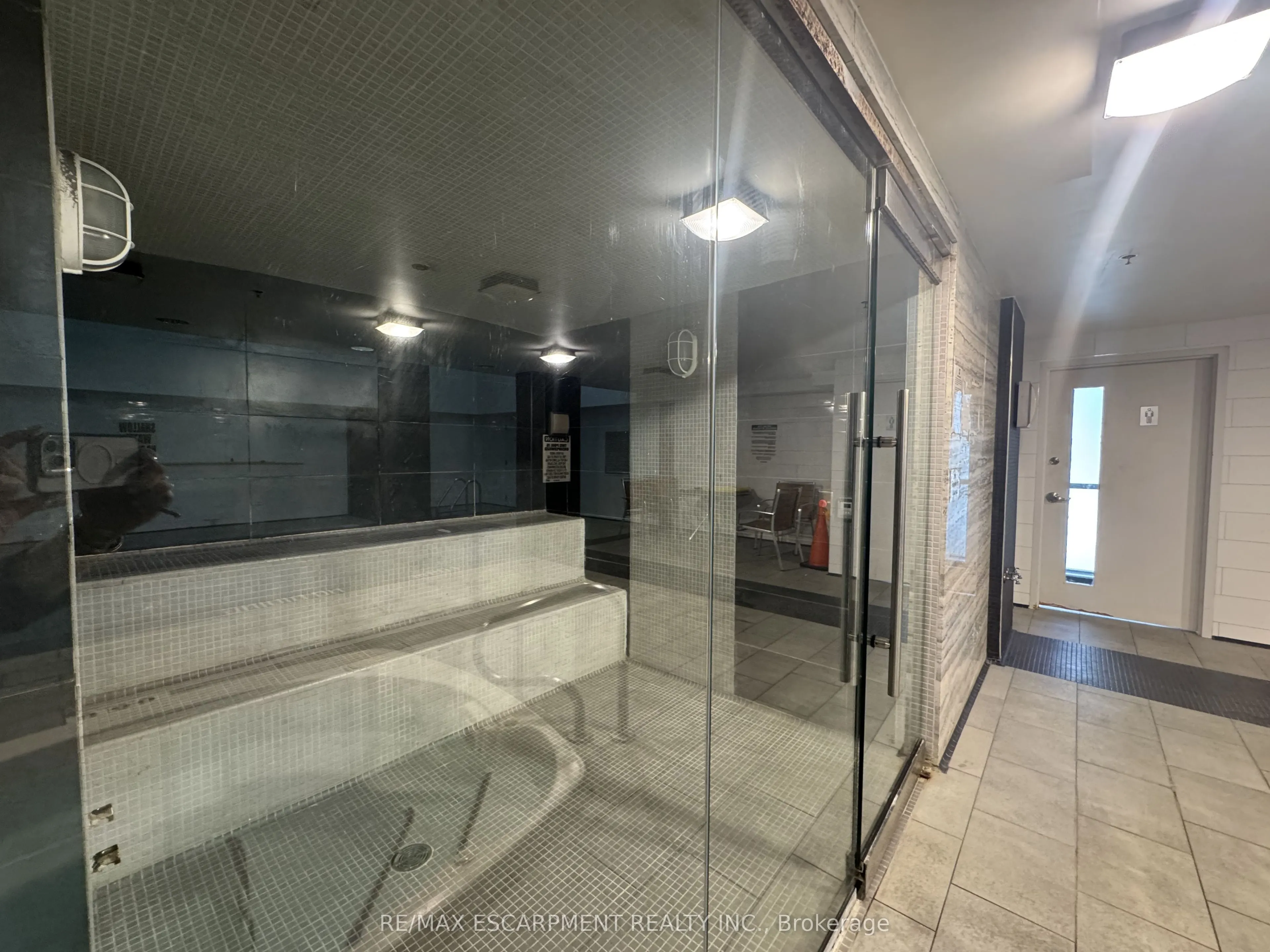 21 Carlton Street, #3005