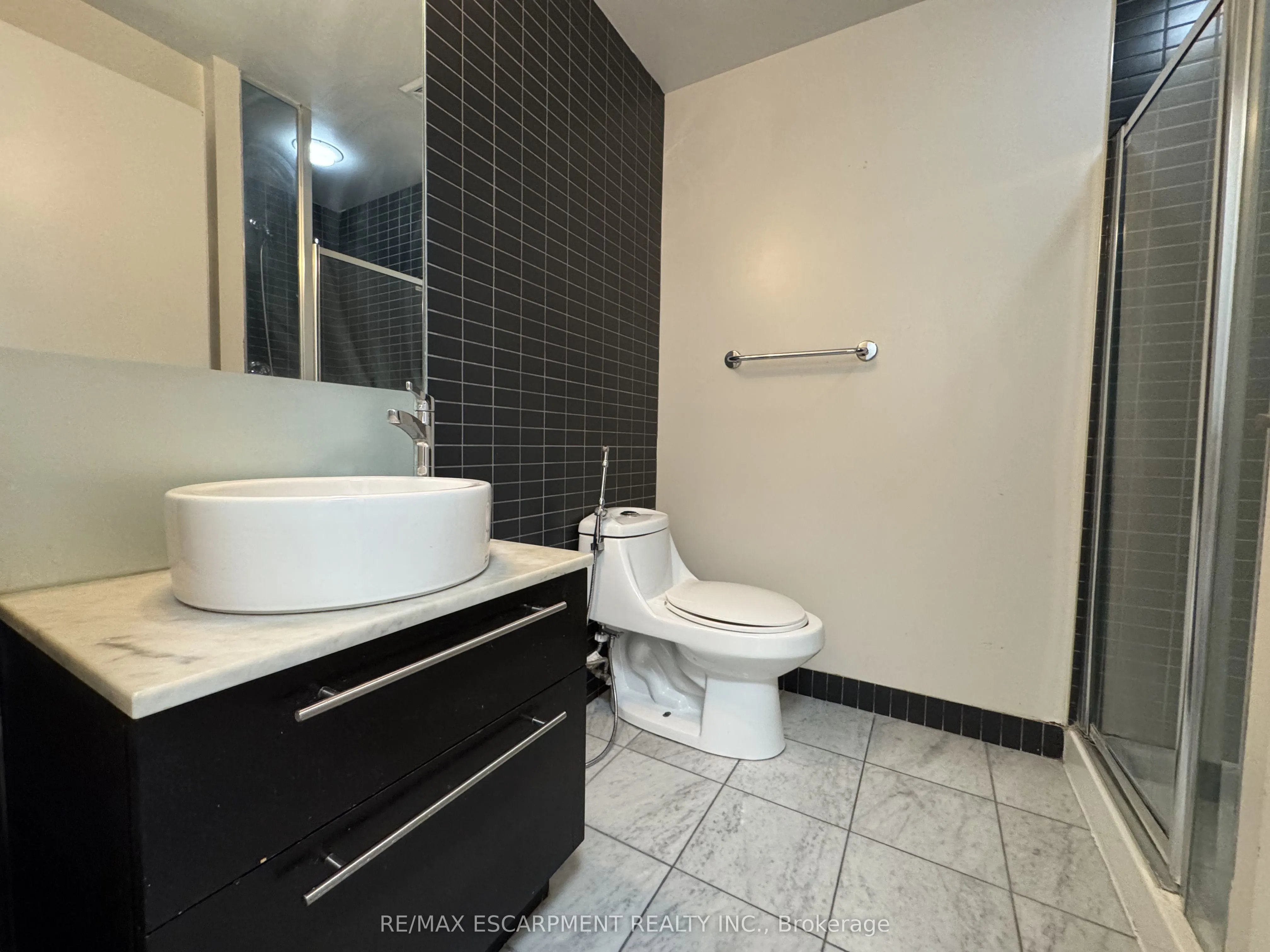 21 Carlton Street, #3005