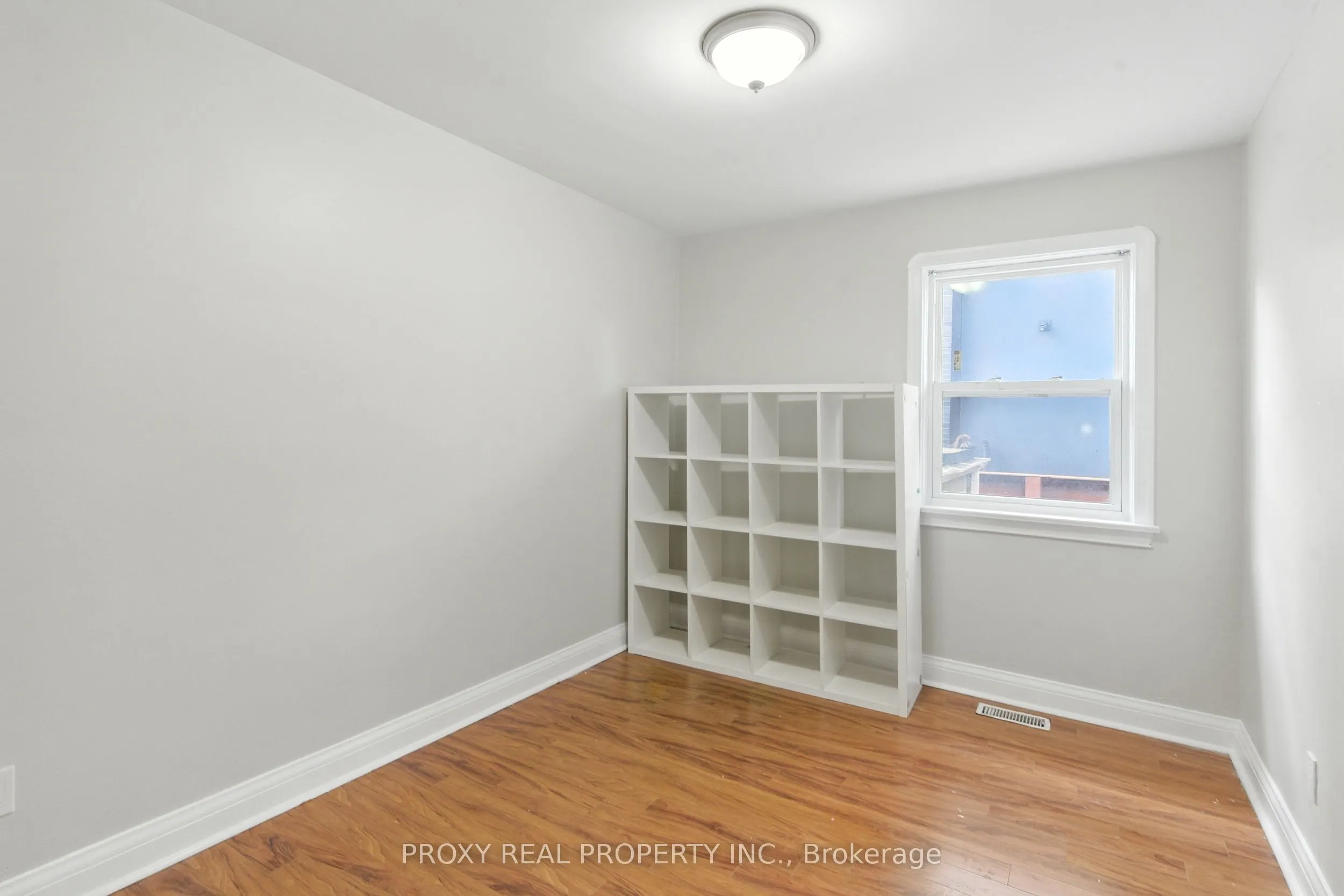 66 Avondale Avenue S