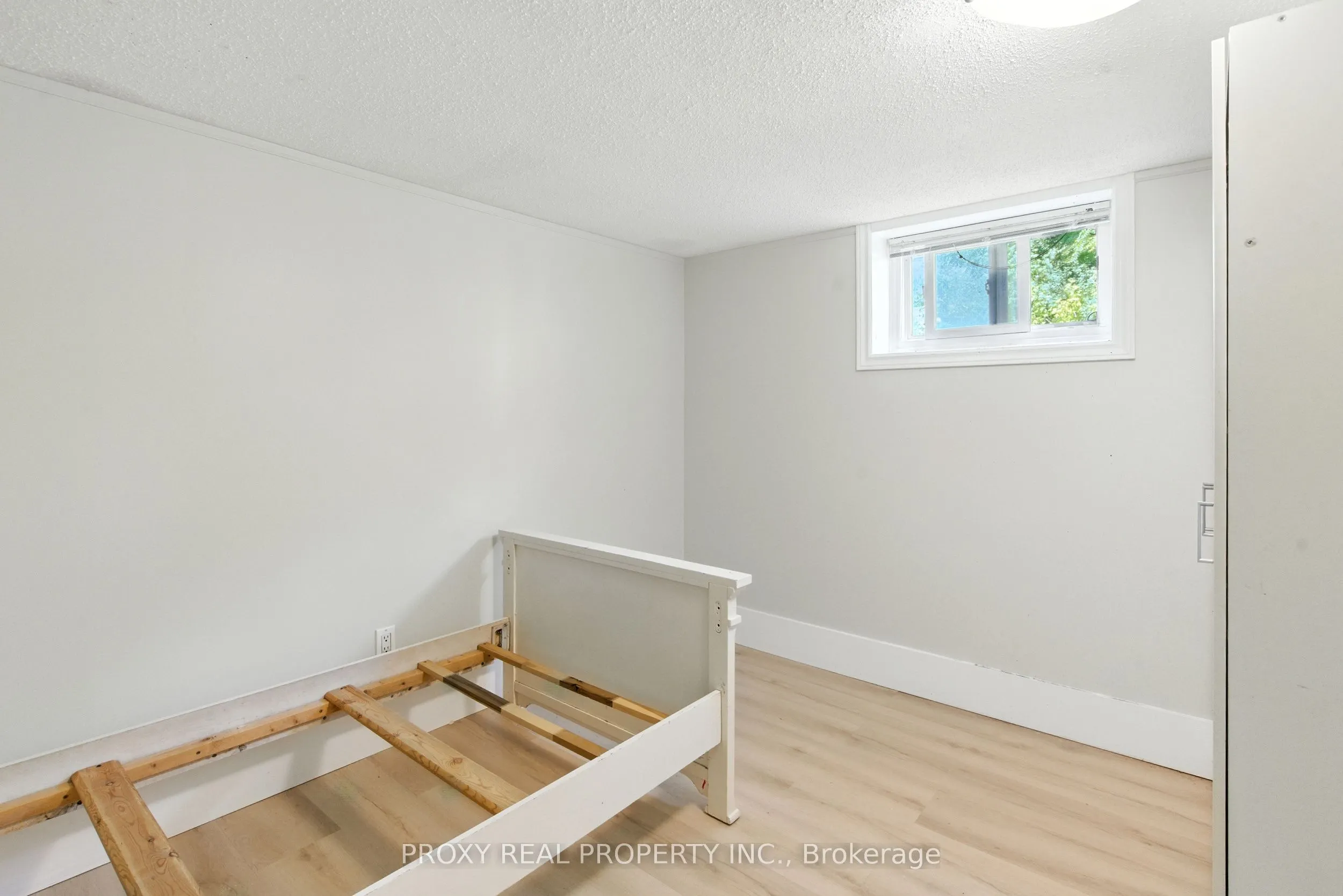 66 Avondale Avenue S
