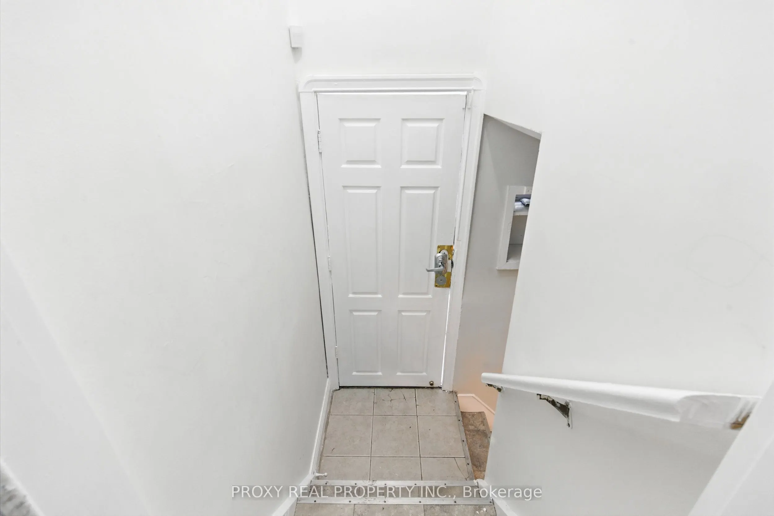 66 Avondale Avenue S