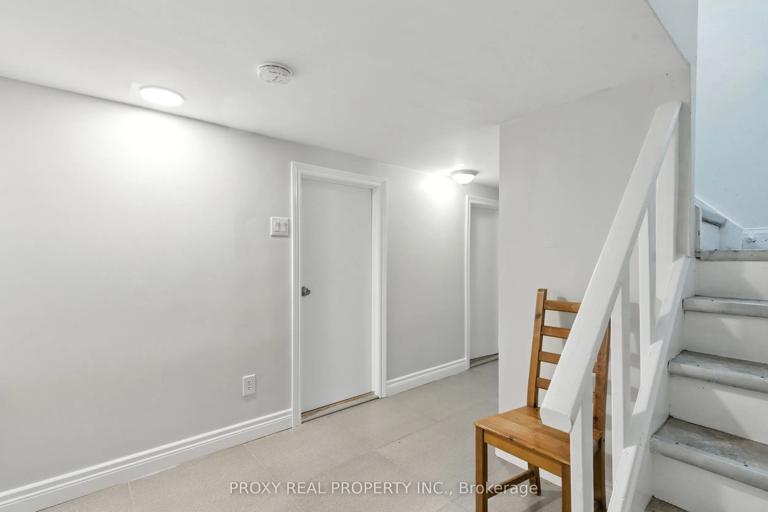 66 Avondale Avenue S