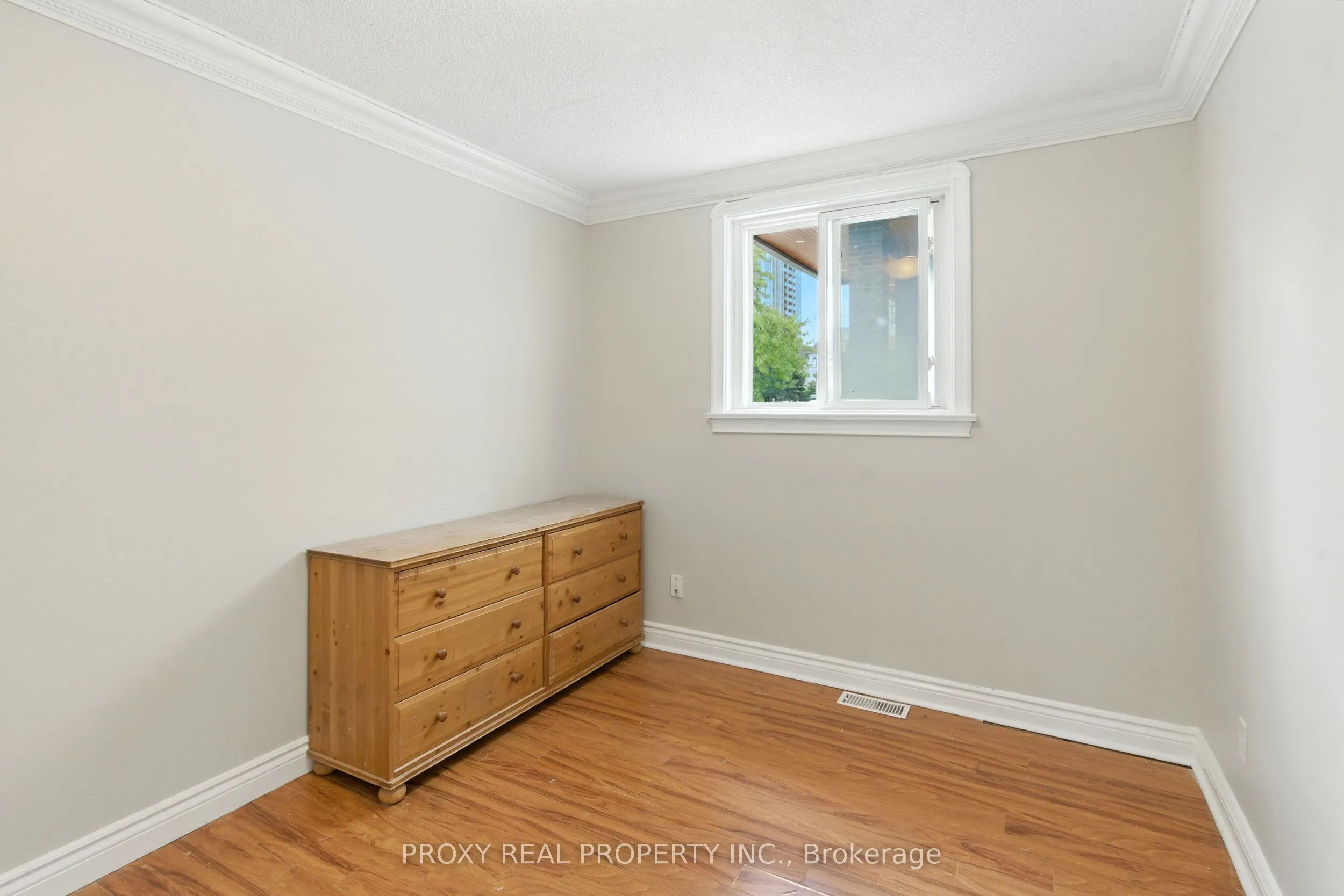 66 Avondale Avenue S