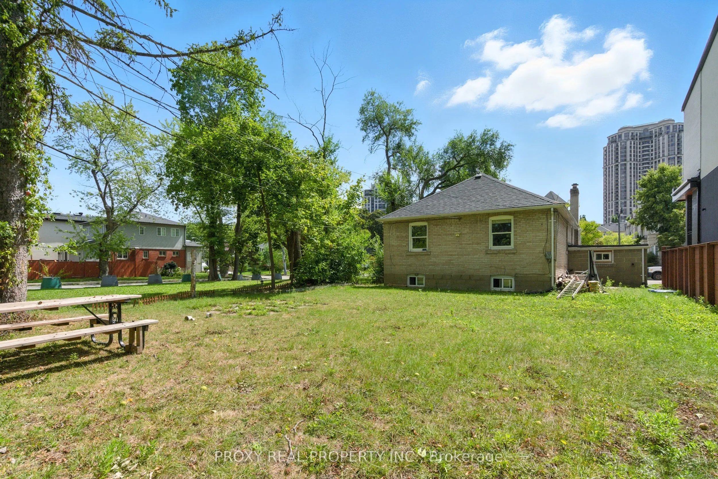 66 Avondale Avenue S