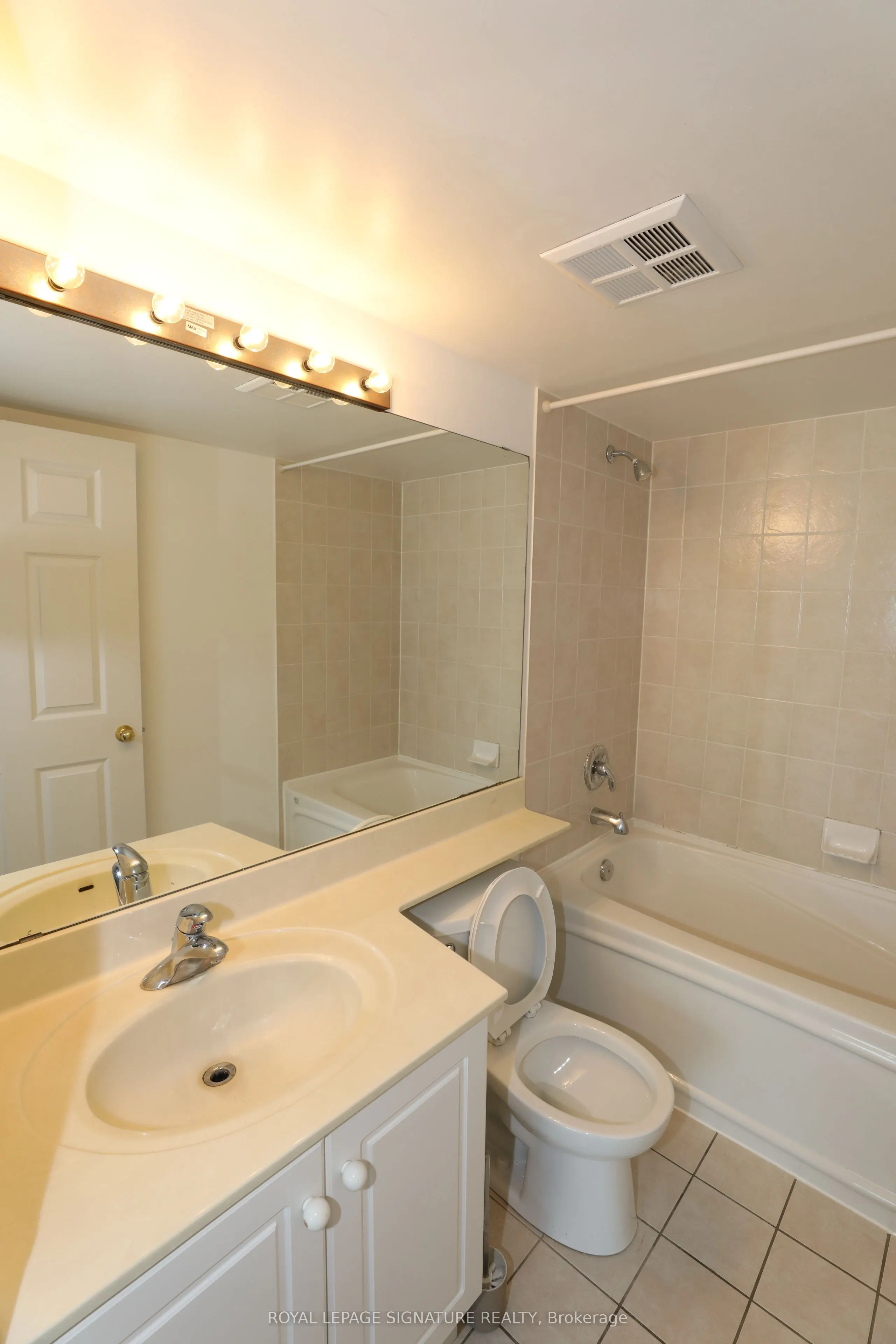 7 Lorraine Drive, #1116