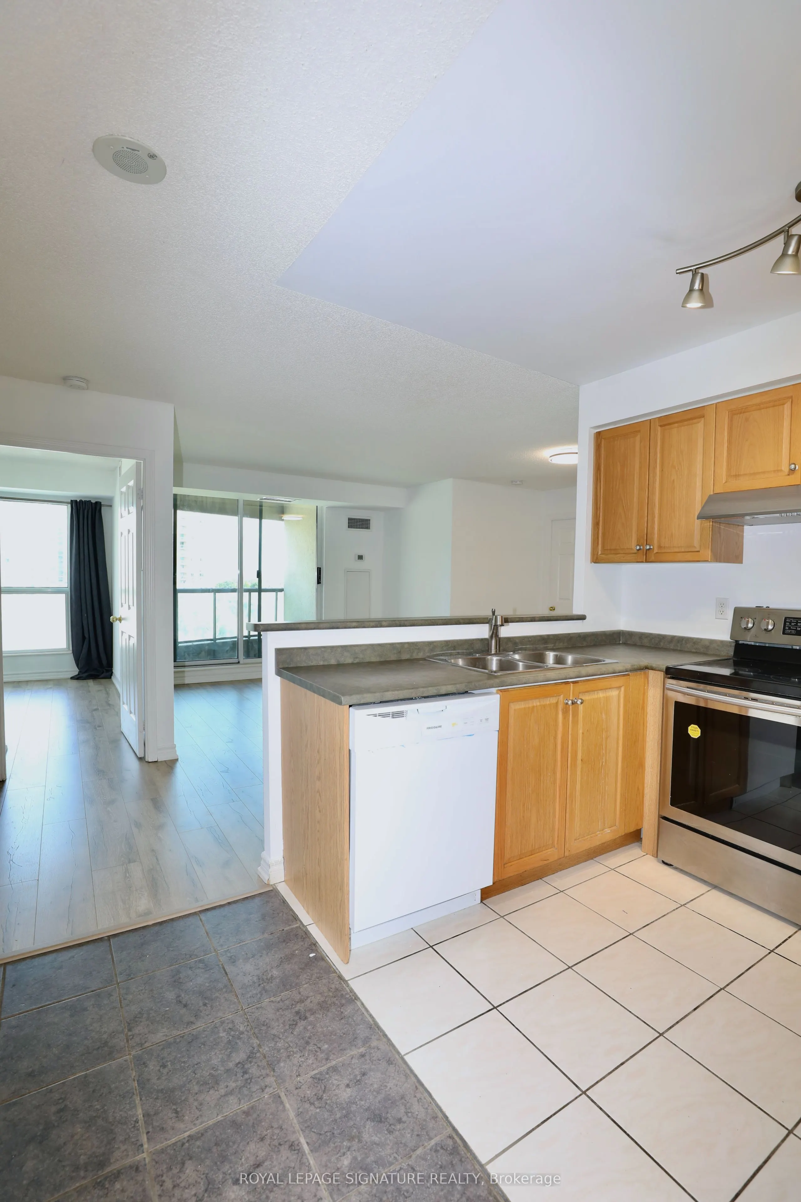 7 Lorraine Drive, #1116