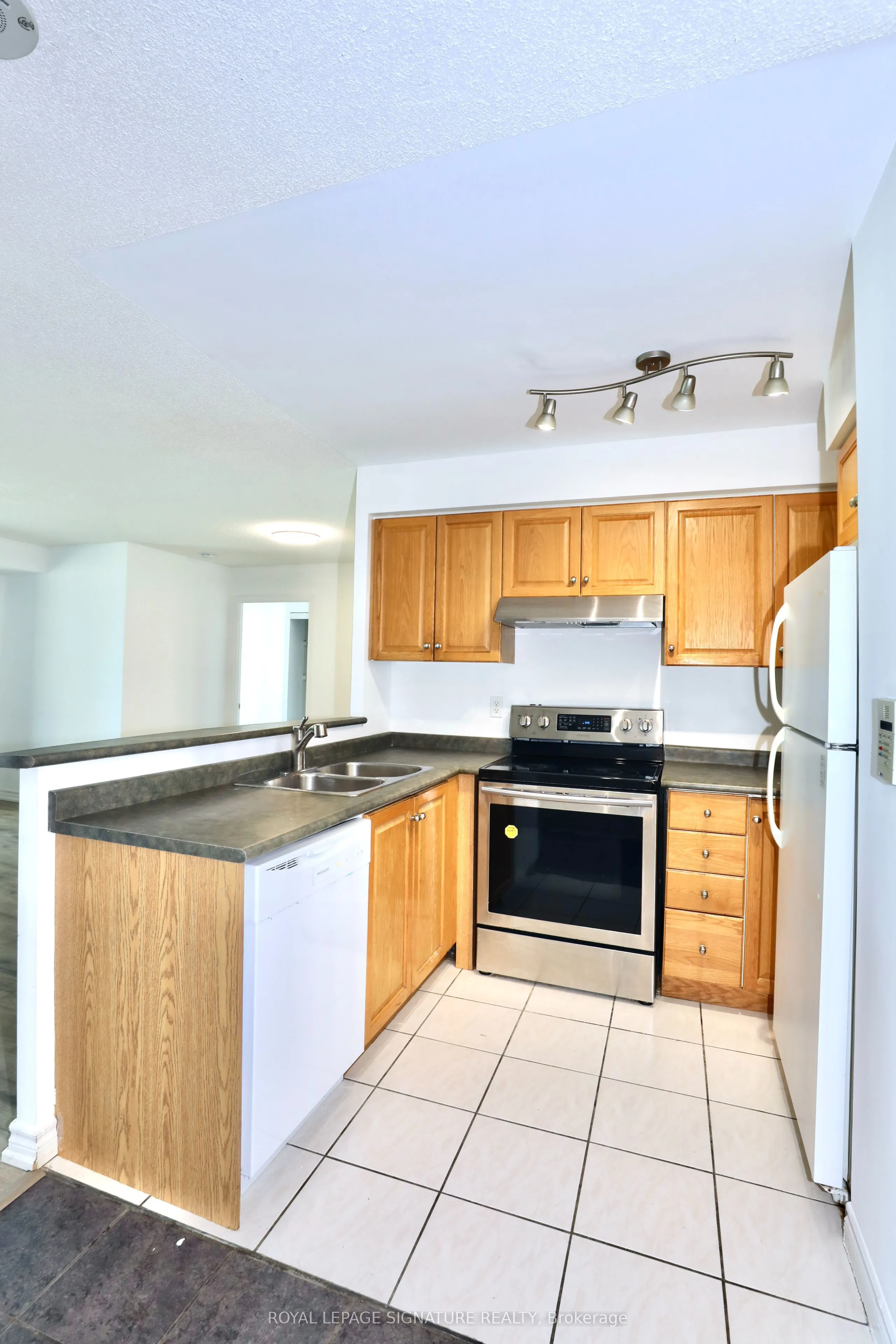 7 Lorraine Drive, #1116