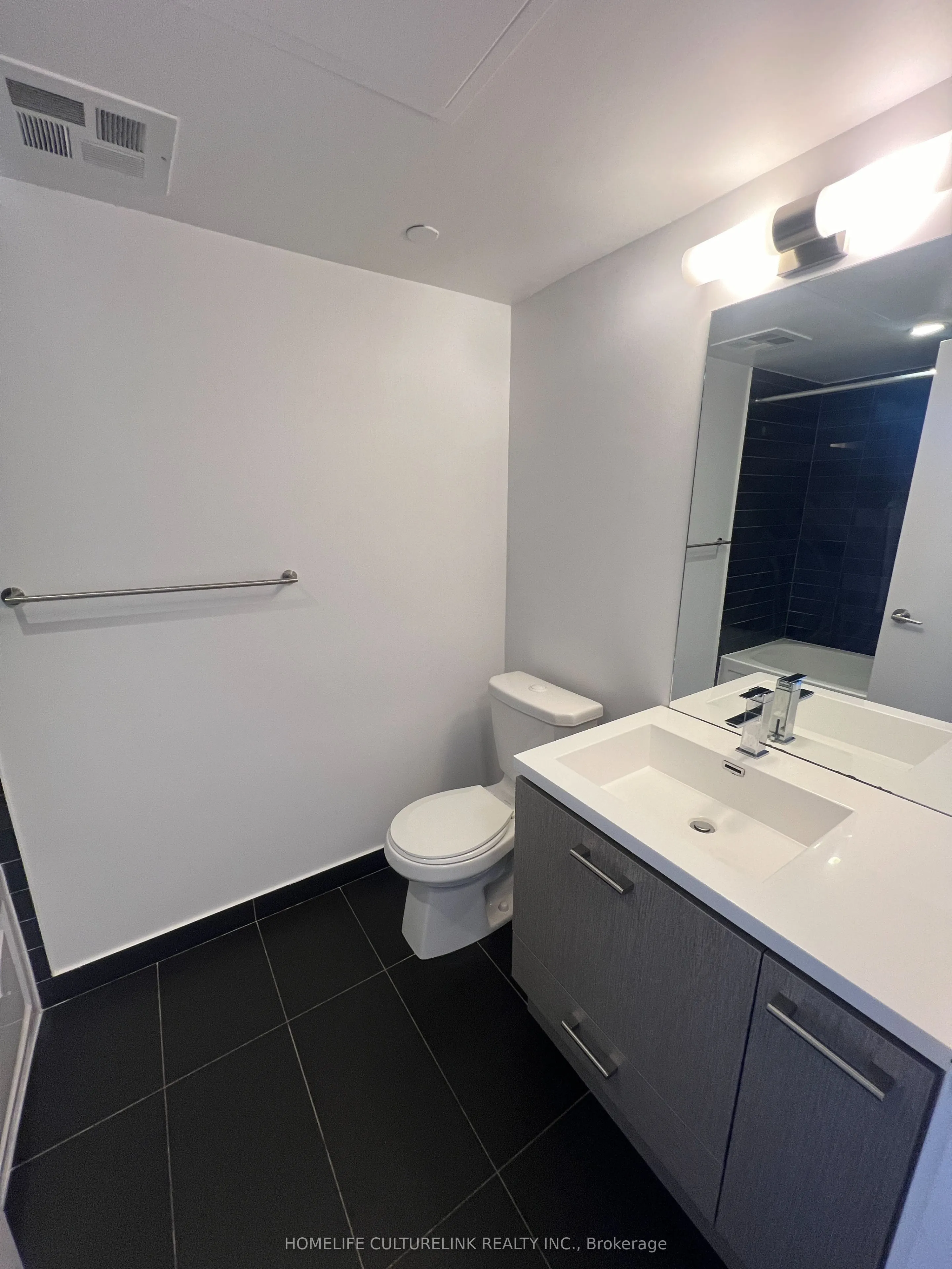 87 Peter Street, #1305