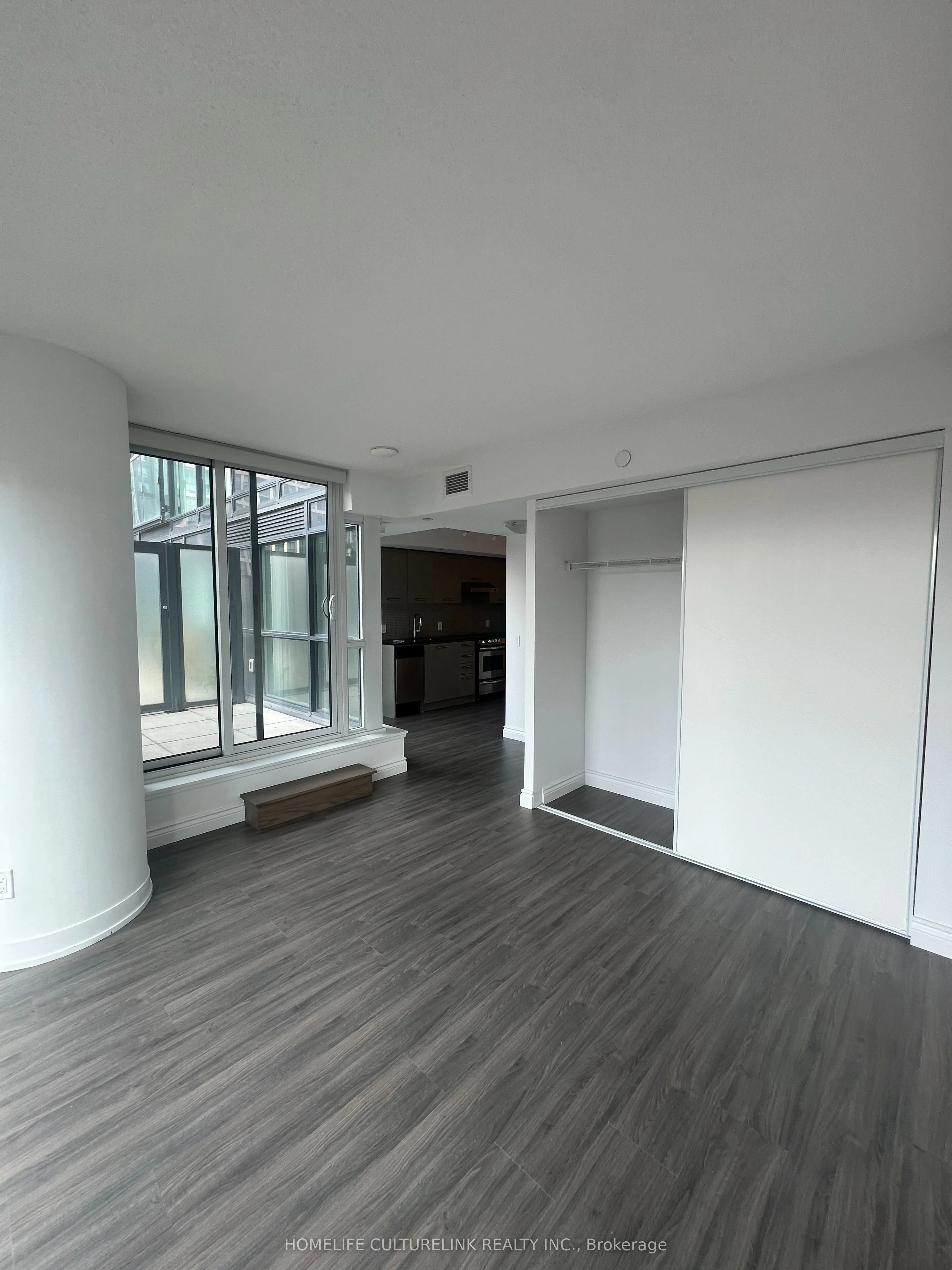87 Peter Street, #1305