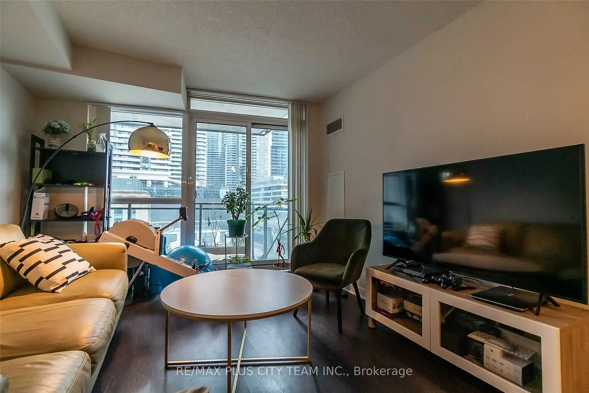 33 Bay Street, #602
