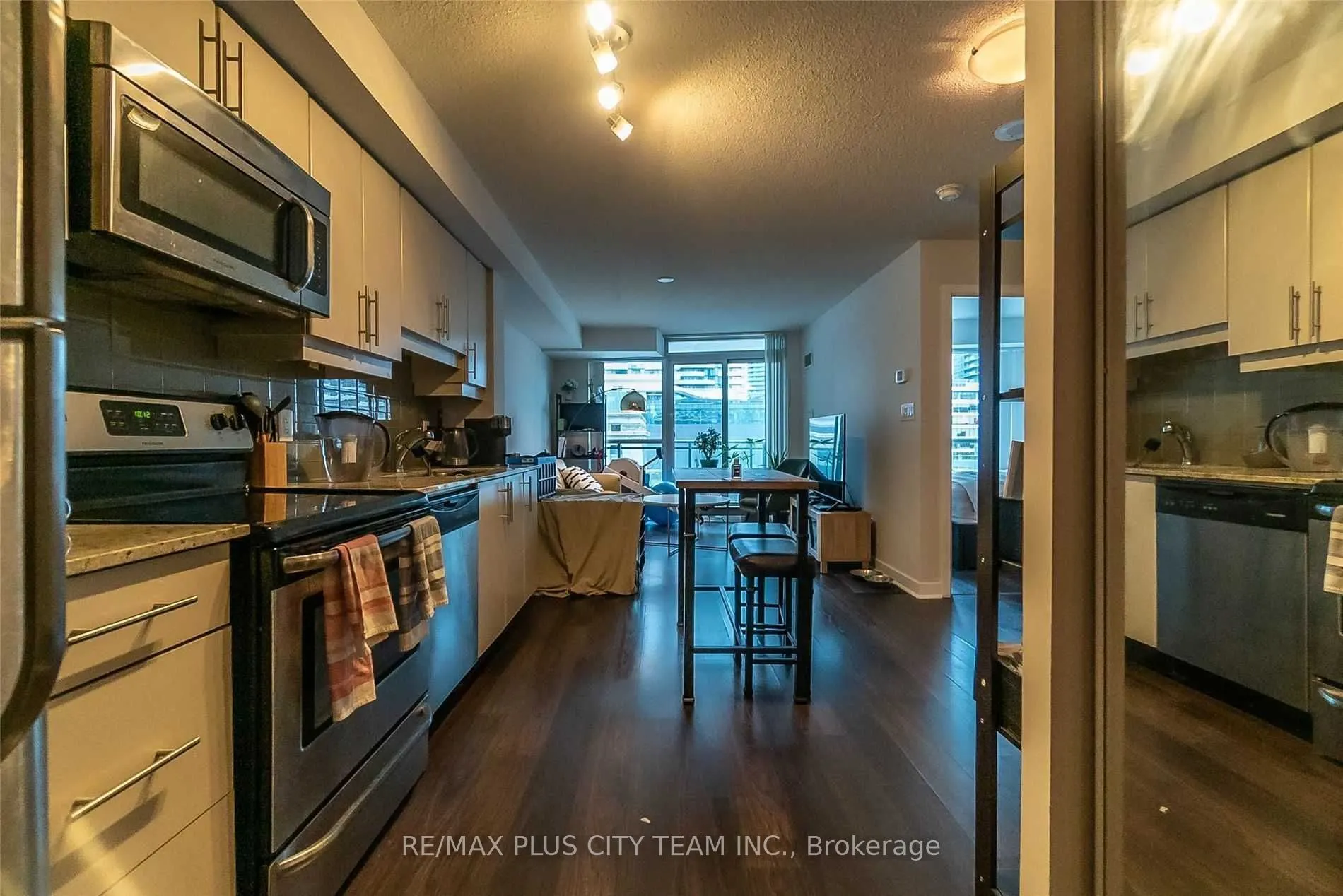33 Bay Street, #602