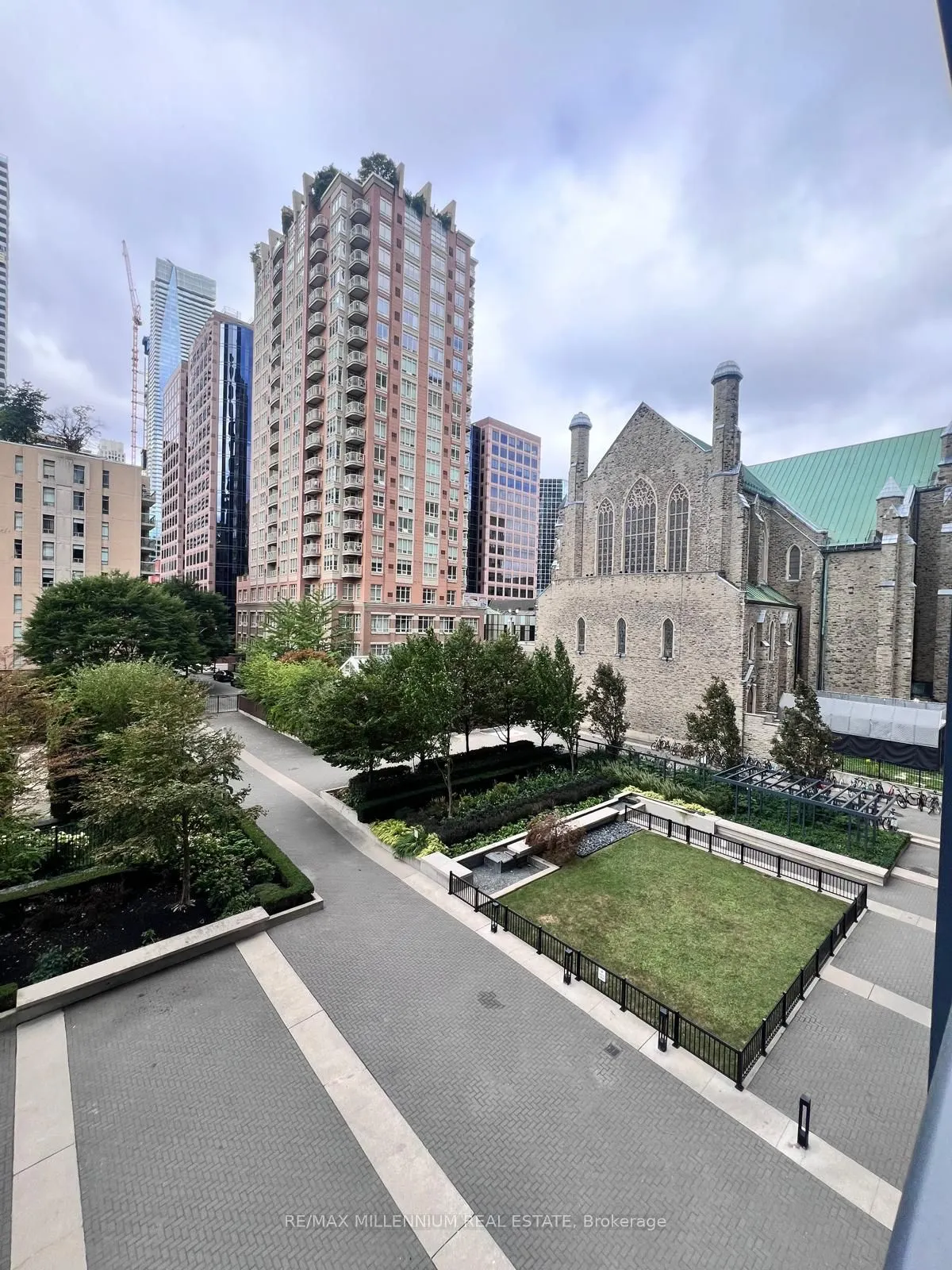 28 Ted Rogers Way, #305