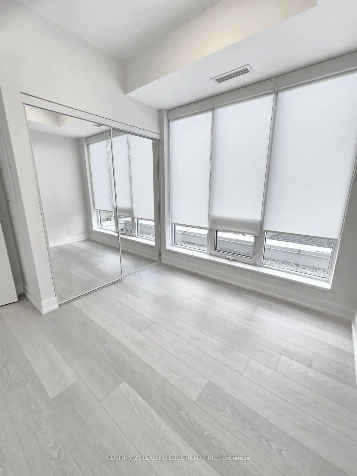 28 AVONDALE Avenue, #209