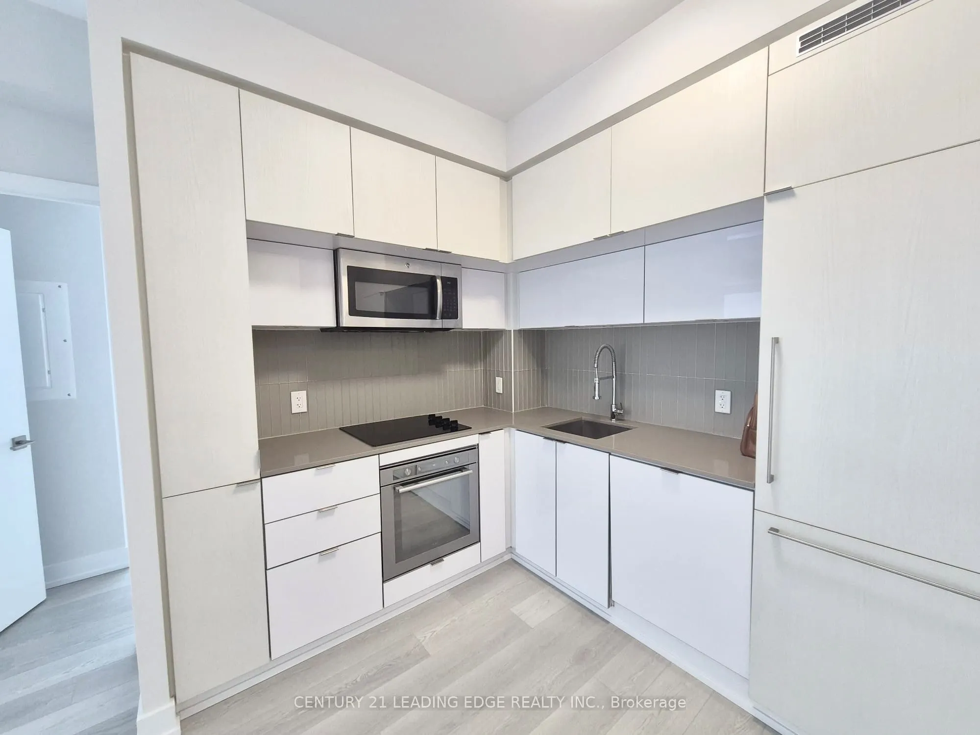 28 AVONDALE Avenue, #209