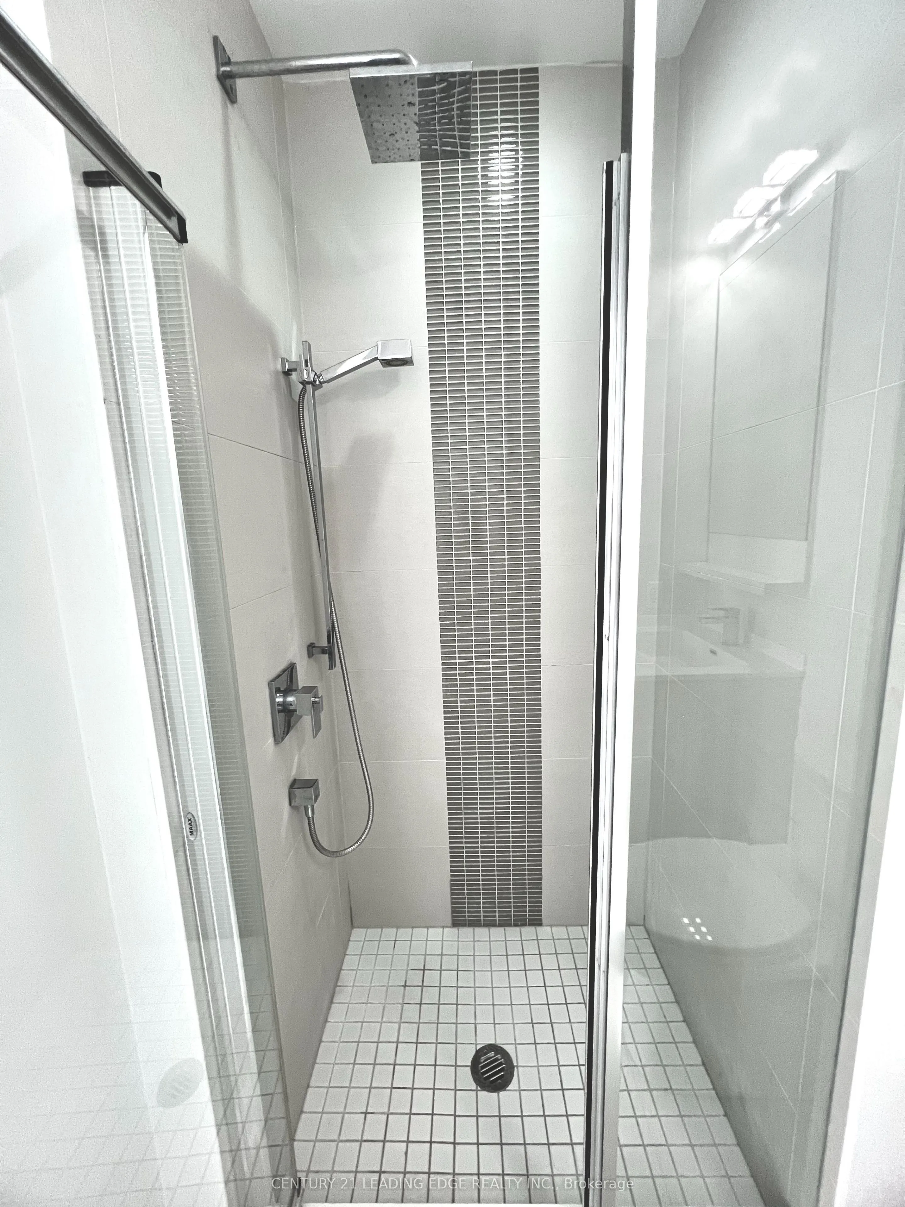 28 AVONDALE Avenue, #209