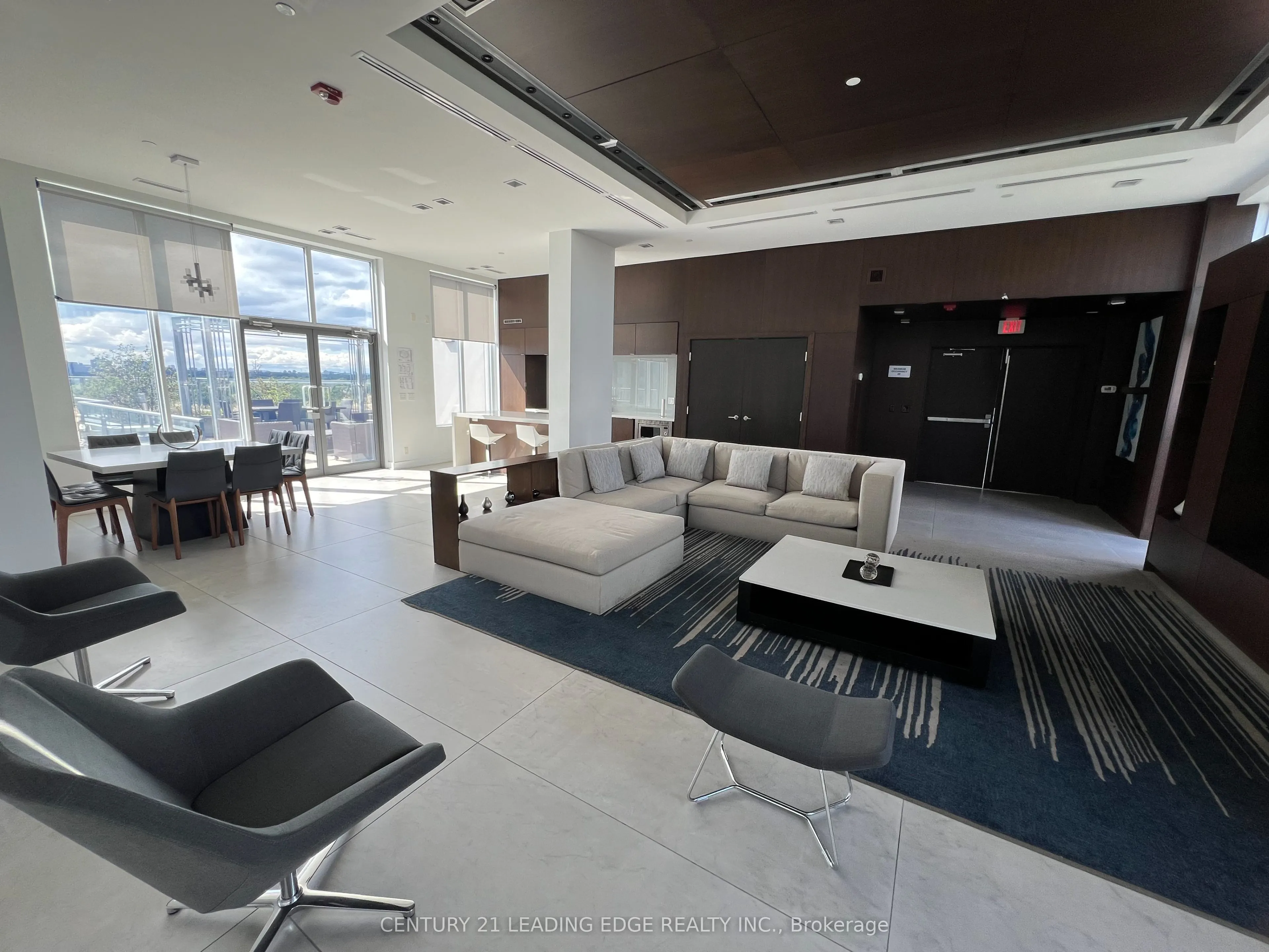 28 AVONDALE Avenue, #209