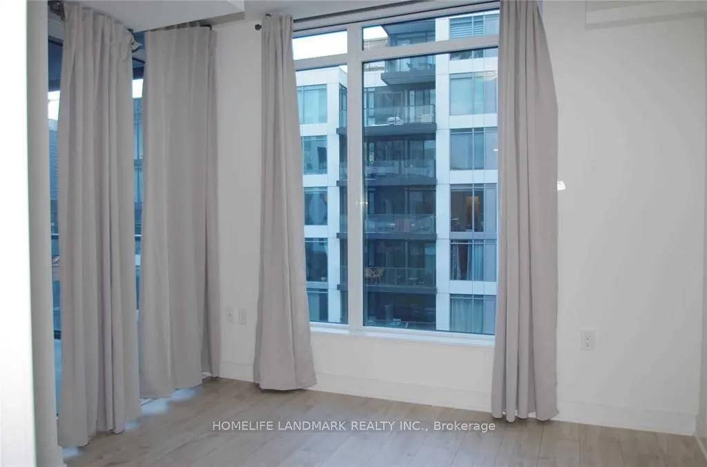 27 Bathurst Street, #1113