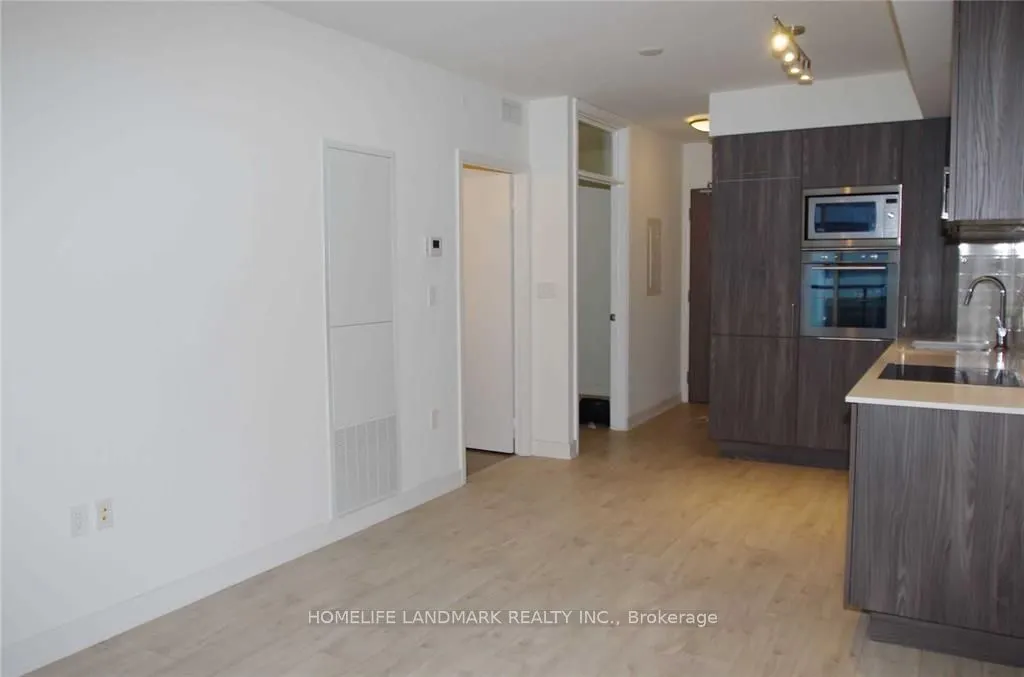 27 Bathurst Street, #1113