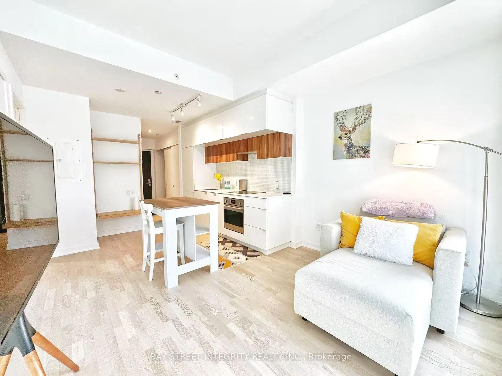 185 Roehampton Avenue, #207