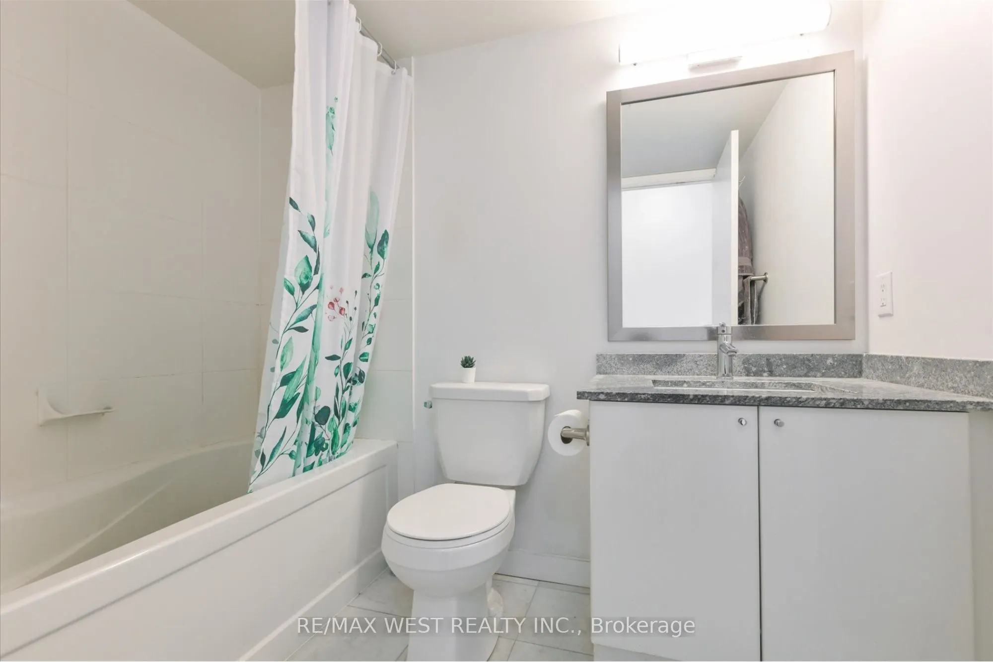 33 Bay Street, #1504